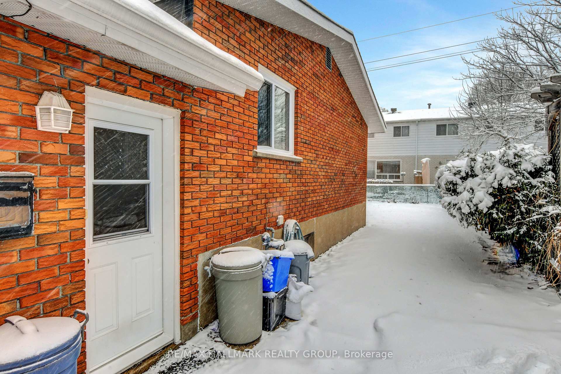 Photo 37 of 933 Bermuda Avenue, Ottawa, Carson Meadows — HOMEH
