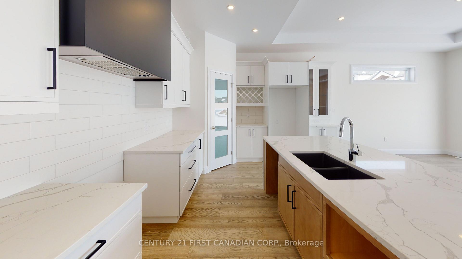 Photo 4 of 18 Postma Crescent, North Middlesex, Alisa Craig — HOMEH