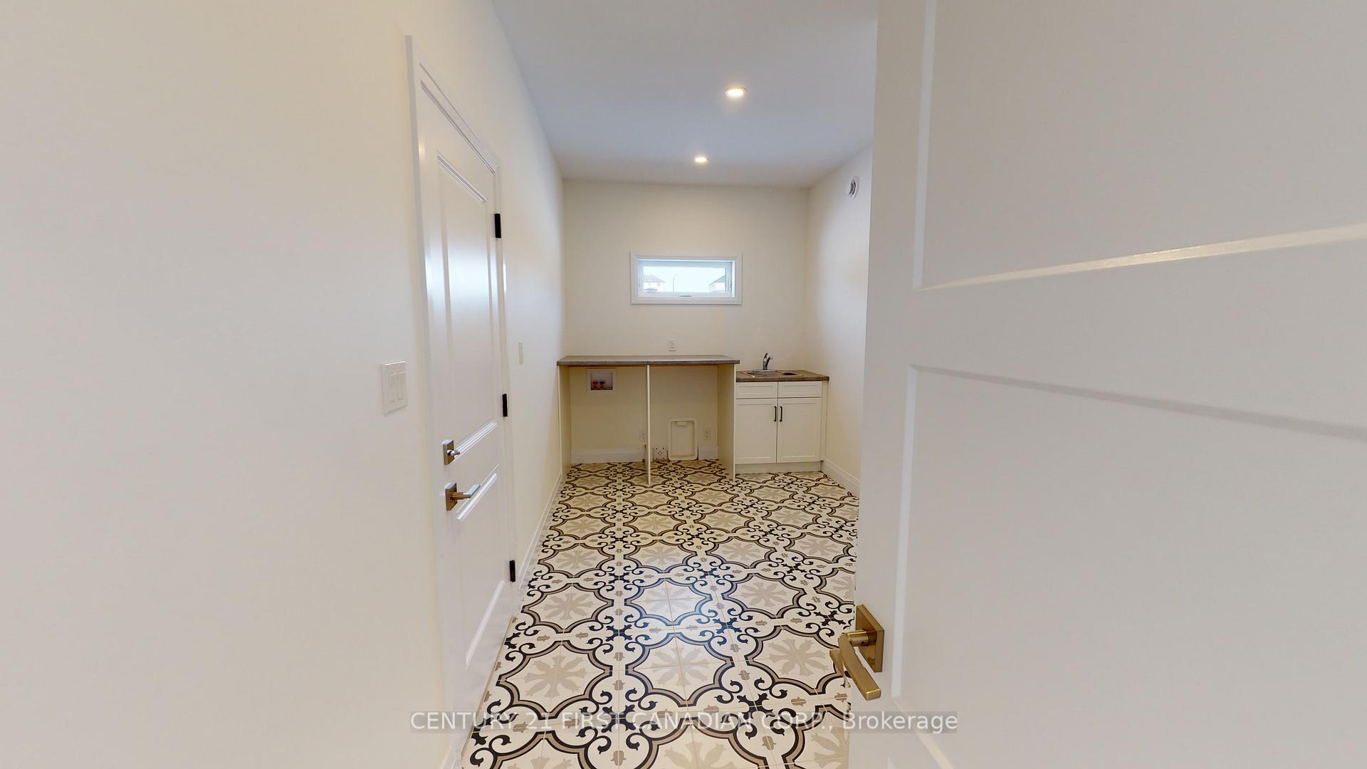 Photo 15 of 18 Postma Crescent, North Middlesex, Alisa Craig — HOMEH
