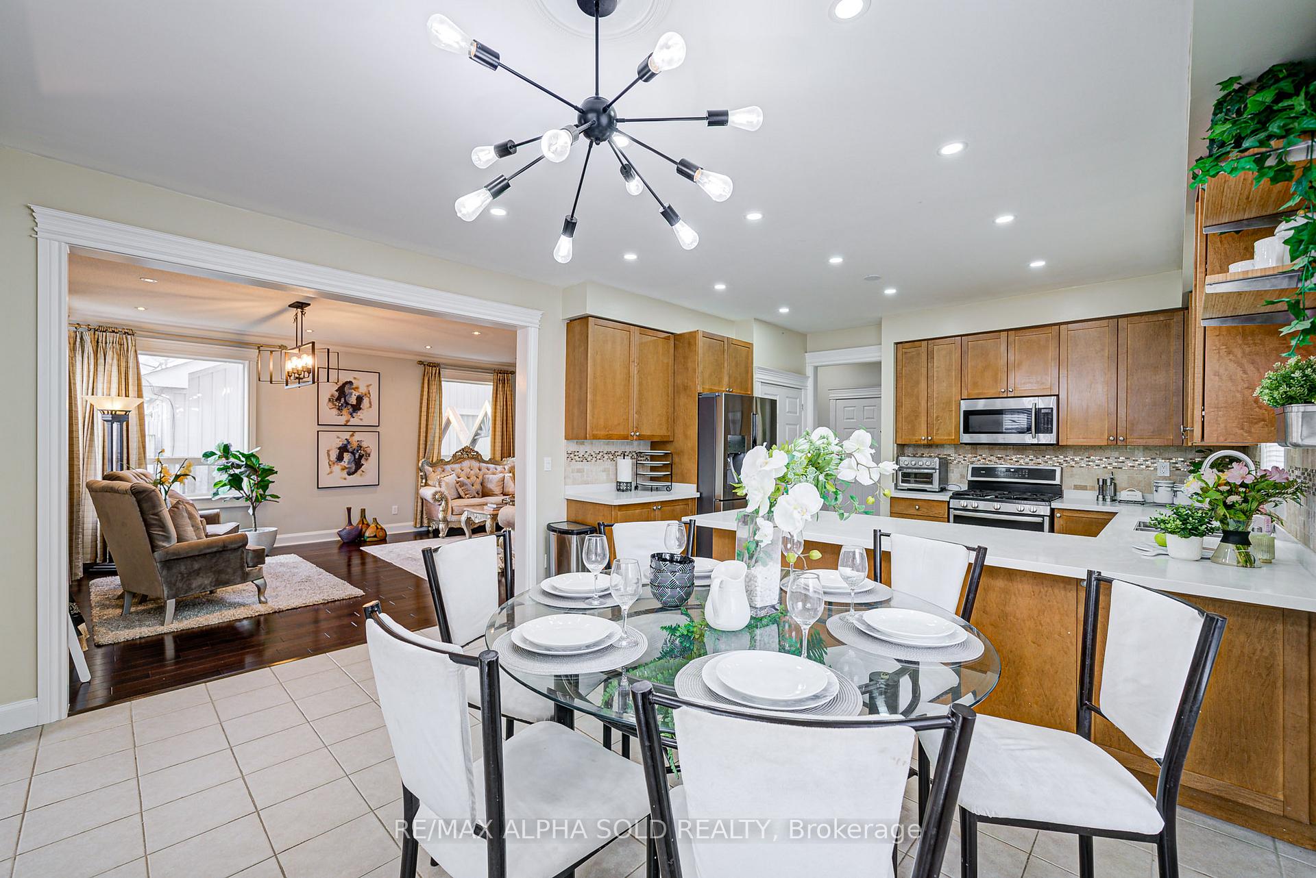 Photo 10 of 1184 Ashgrove Crescent, Oshawa, Pinecrest — HOMEH