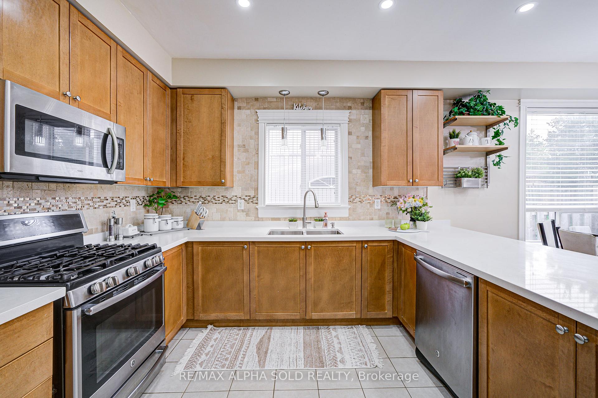 Photo 11 of 1184 Ashgrove Crescent, Oshawa, Pinecrest — HOMEH
