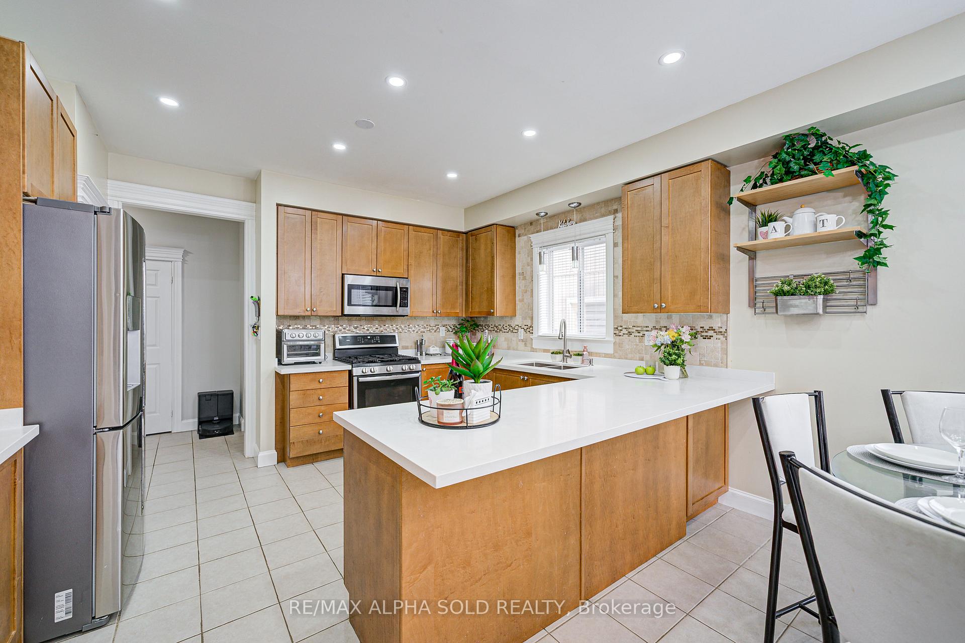 Photo 12 of 1184 Ashgrove Crescent, Oshawa, Pinecrest — HOMEH