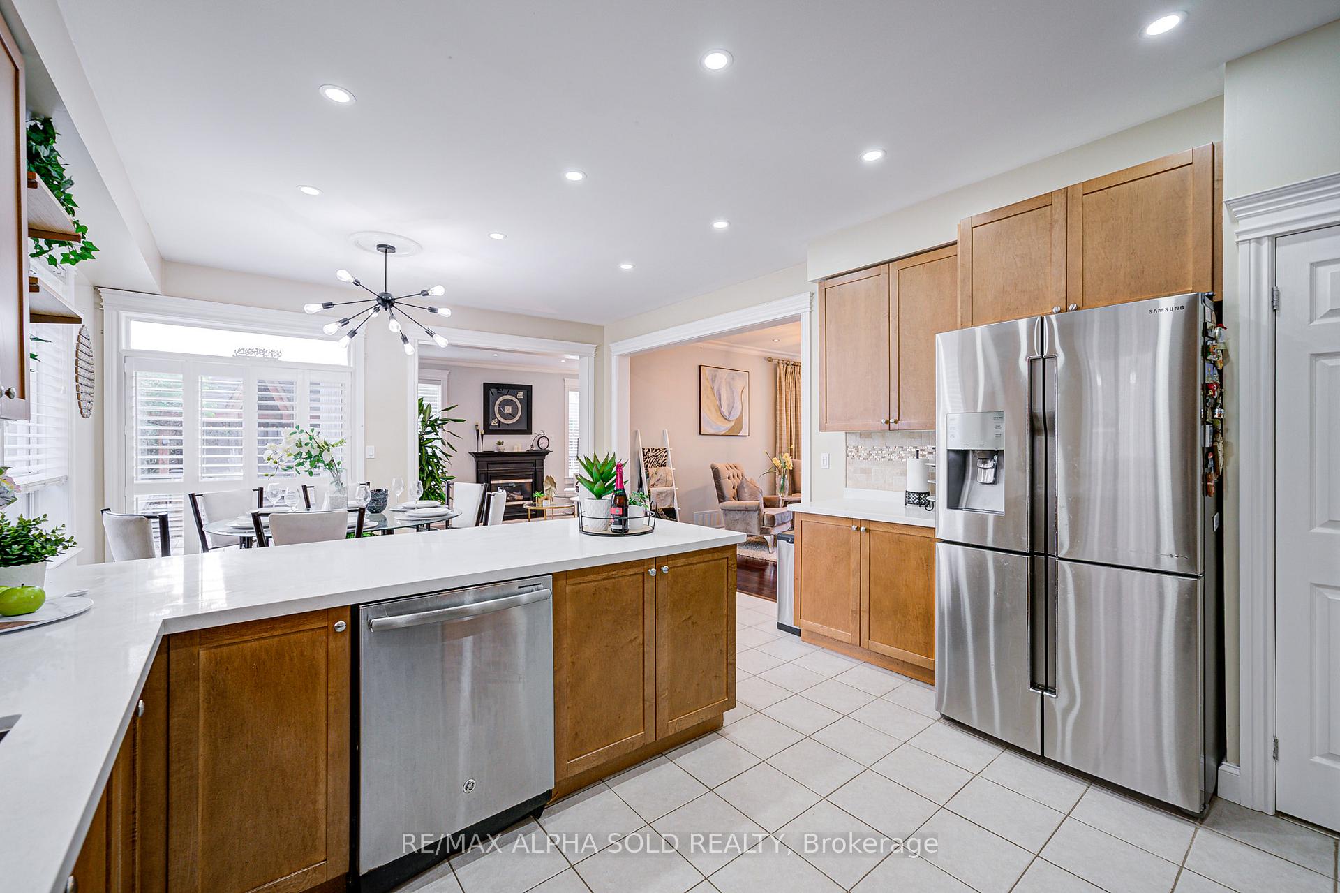 Photo 13 of 1184 Ashgrove Crescent, Oshawa, Pinecrest — HOMEH