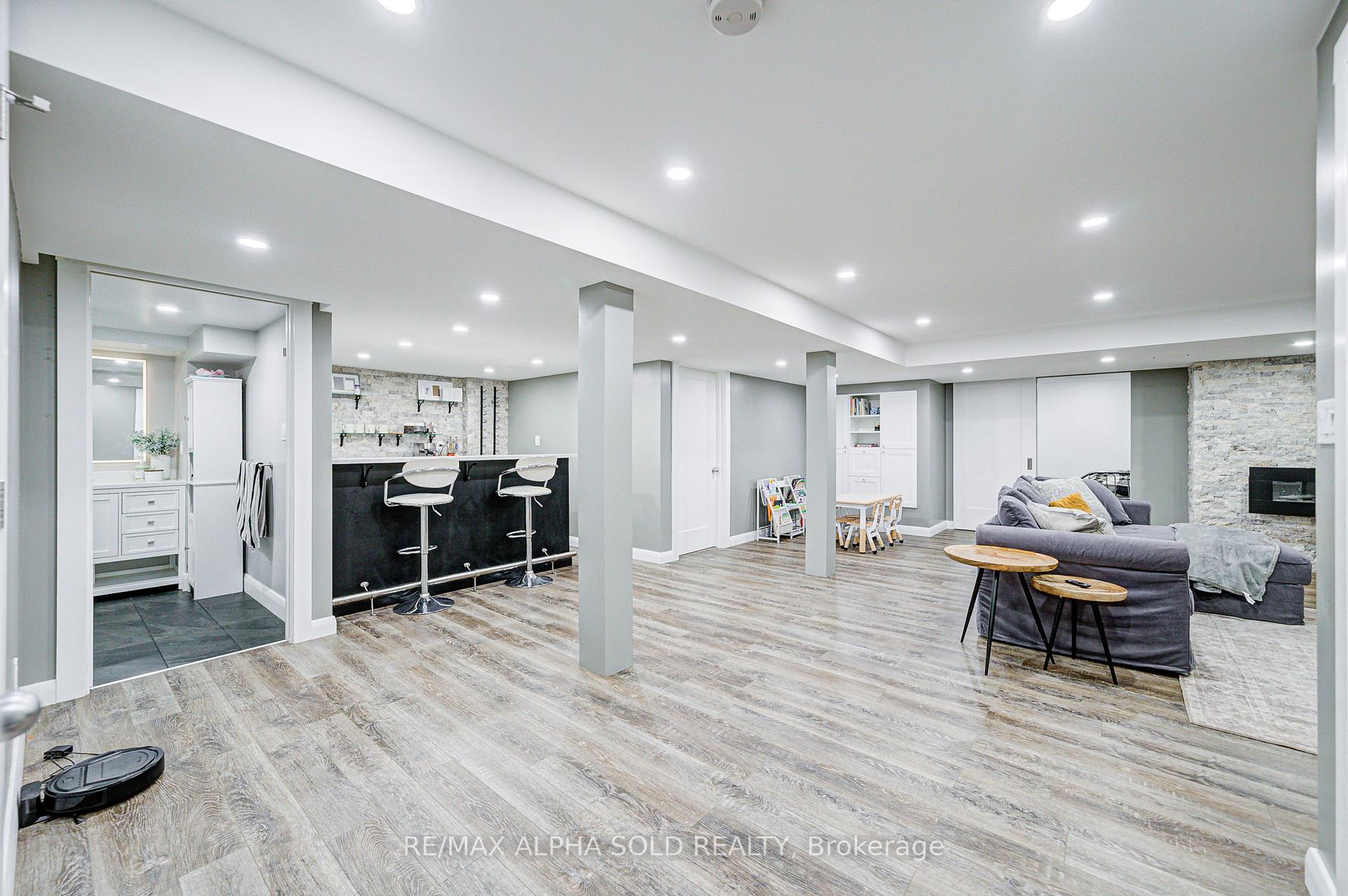 Photo 32 of 1184 Ashgrove Crescent, Oshawa, Pinecrest — HOMEH