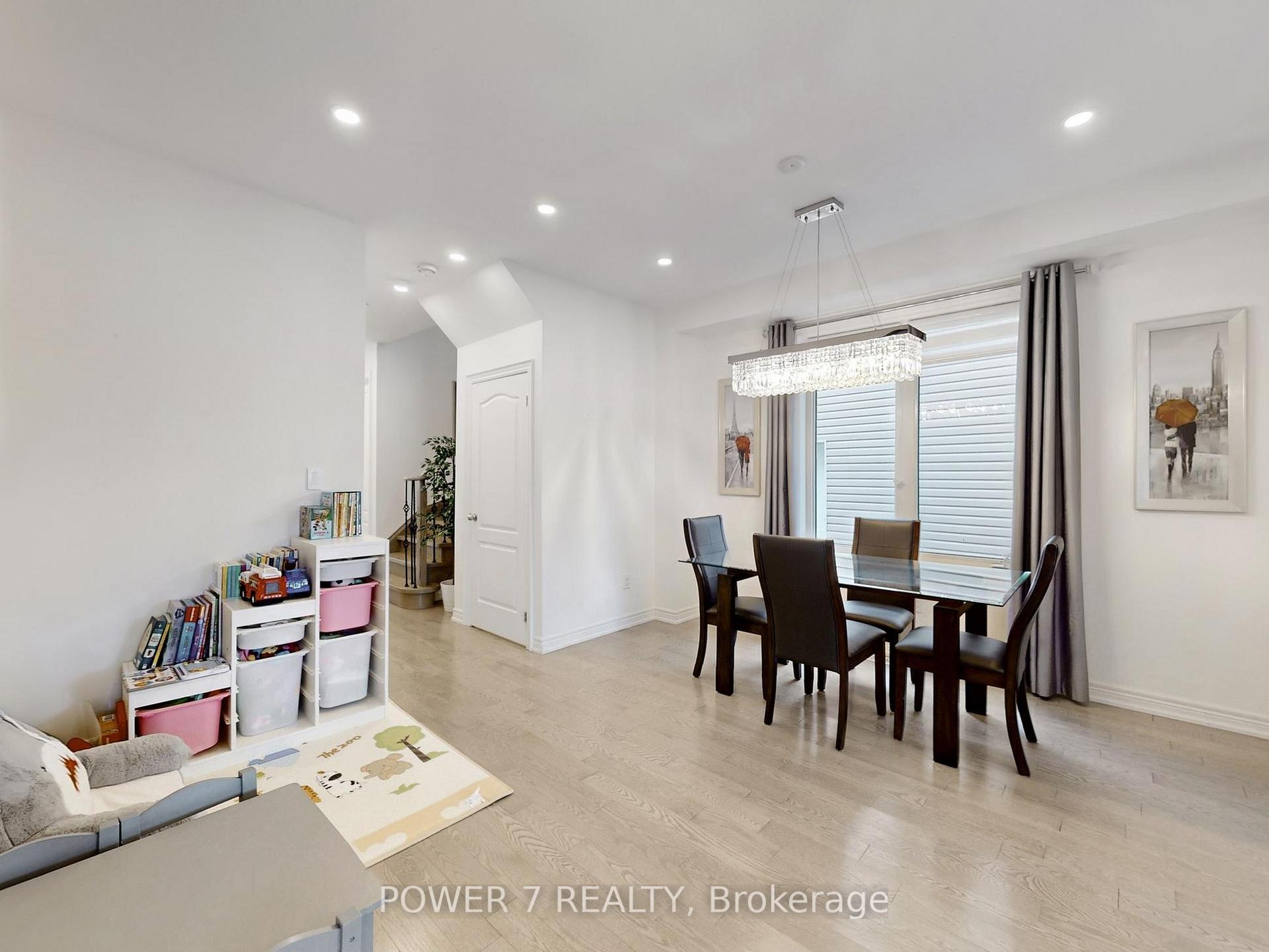 Photo 3 of 2417 Dress Circle Crescent, Oshawa, Windfields — HOMEH
