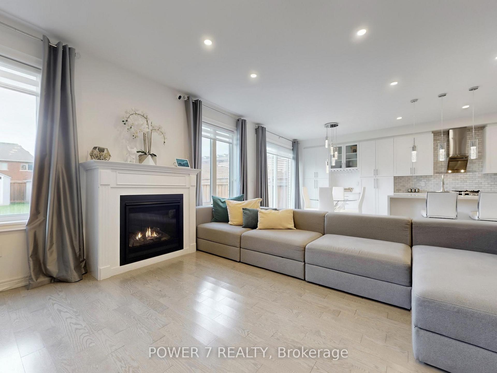 Photo 6 of 2417 Dress Circle Crescent, Oshawa, Windfields — HOMEH