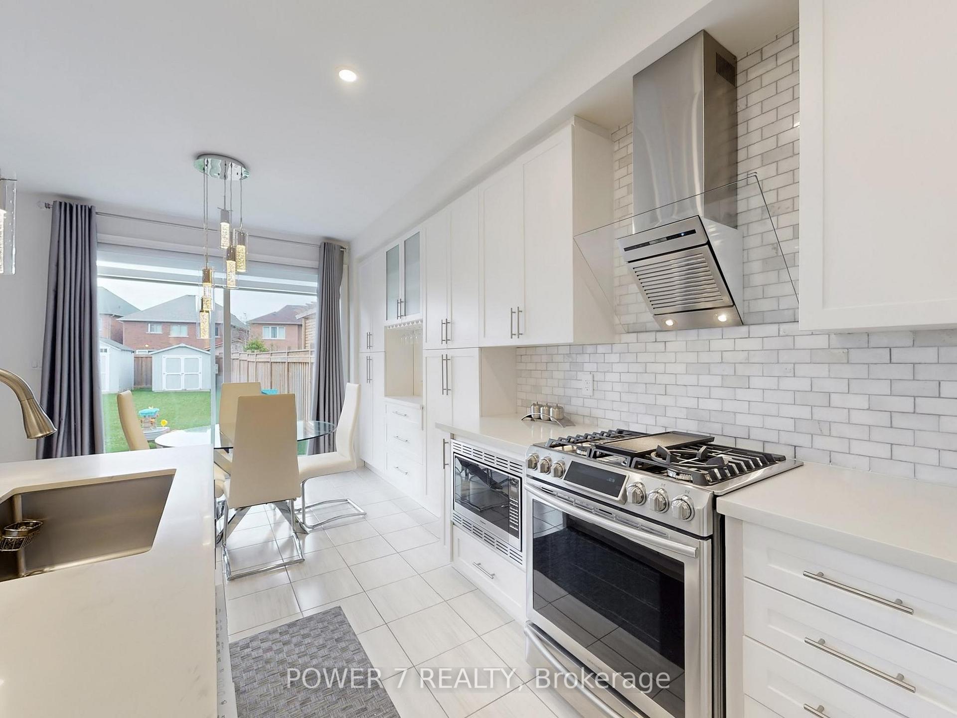 Photo 12 of 2417 Dress Circle Crescent, Oshawa, Windfields — HOMEH