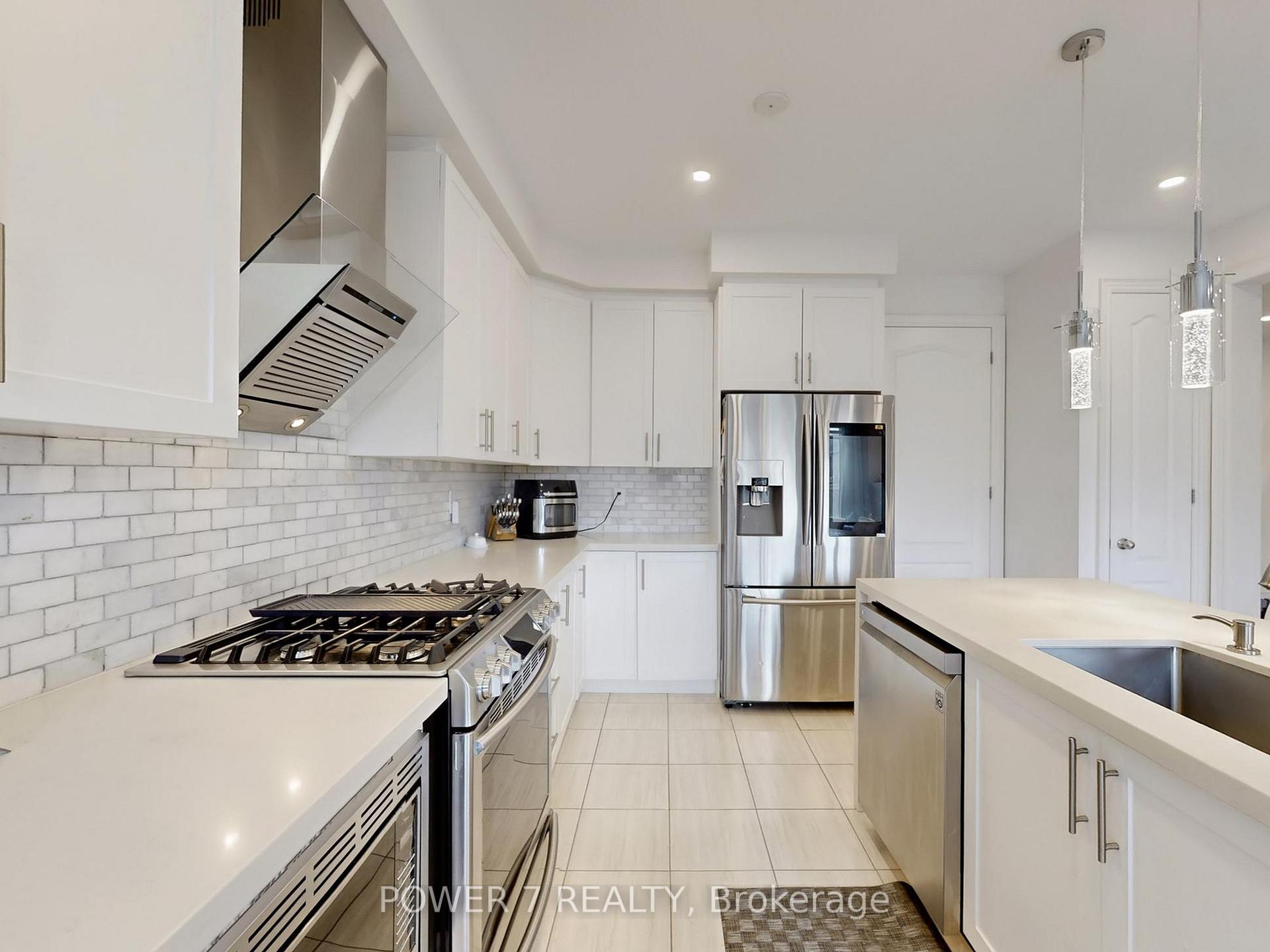 Photo 13 of 2417 Dress Circle Crescent, Oshawa, Windfields — HOMEH