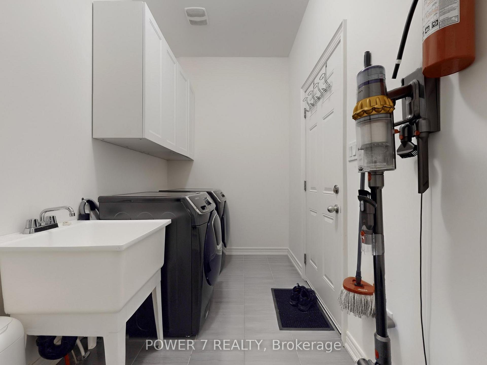 Photo 17 of 2417 Dress Circle Crescent, Oshawa, Windfields — HOMEH