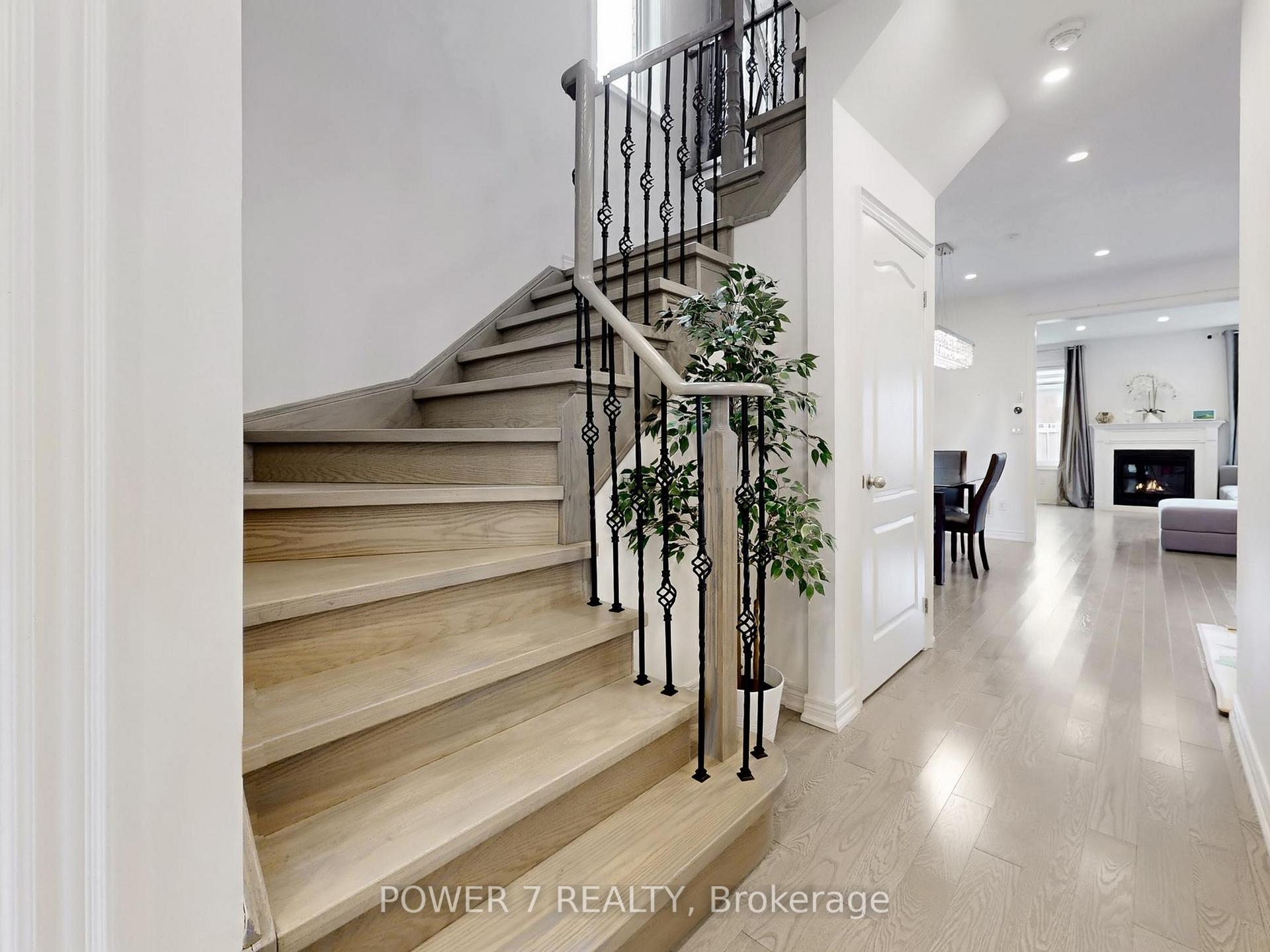 Photo 18 of 2417 Dress Circle Crescent, Oshawa, Windfields — HOMEH