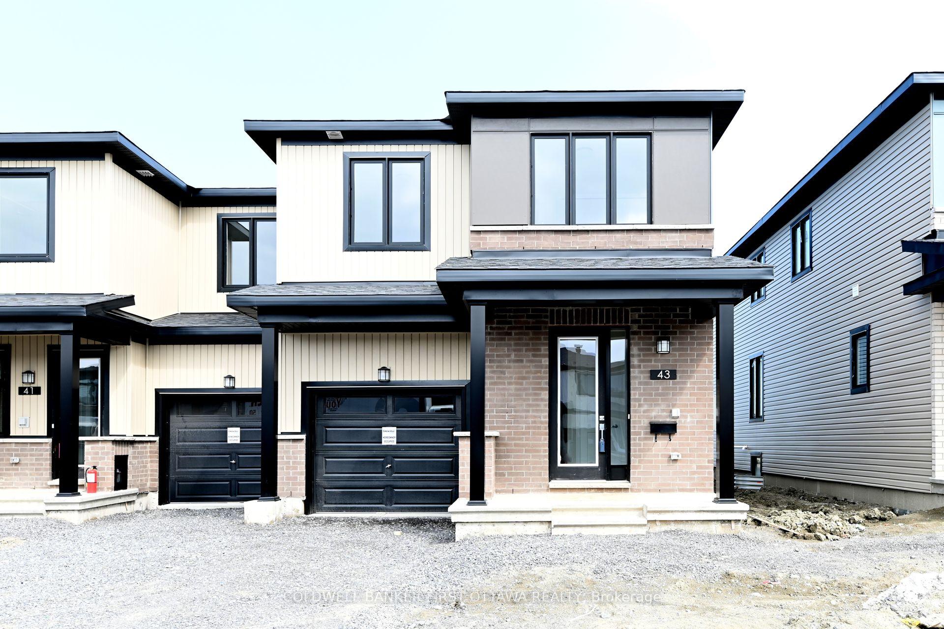 Front of 43 Chemin de Jargeau Street