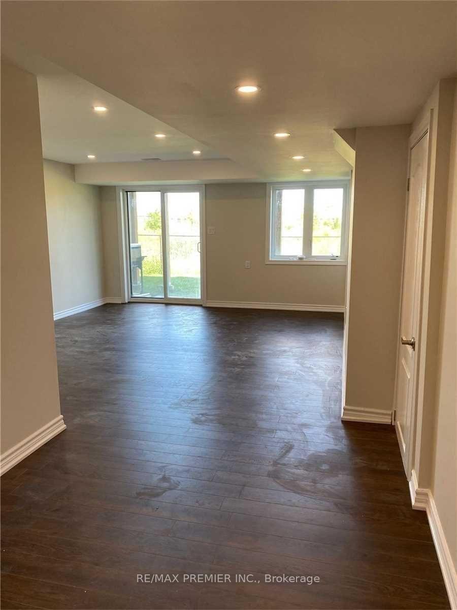 Photo 9 of Unit 27, 8273 Tulip Tree Drive, Niagara Falls, Brown — HOMEH