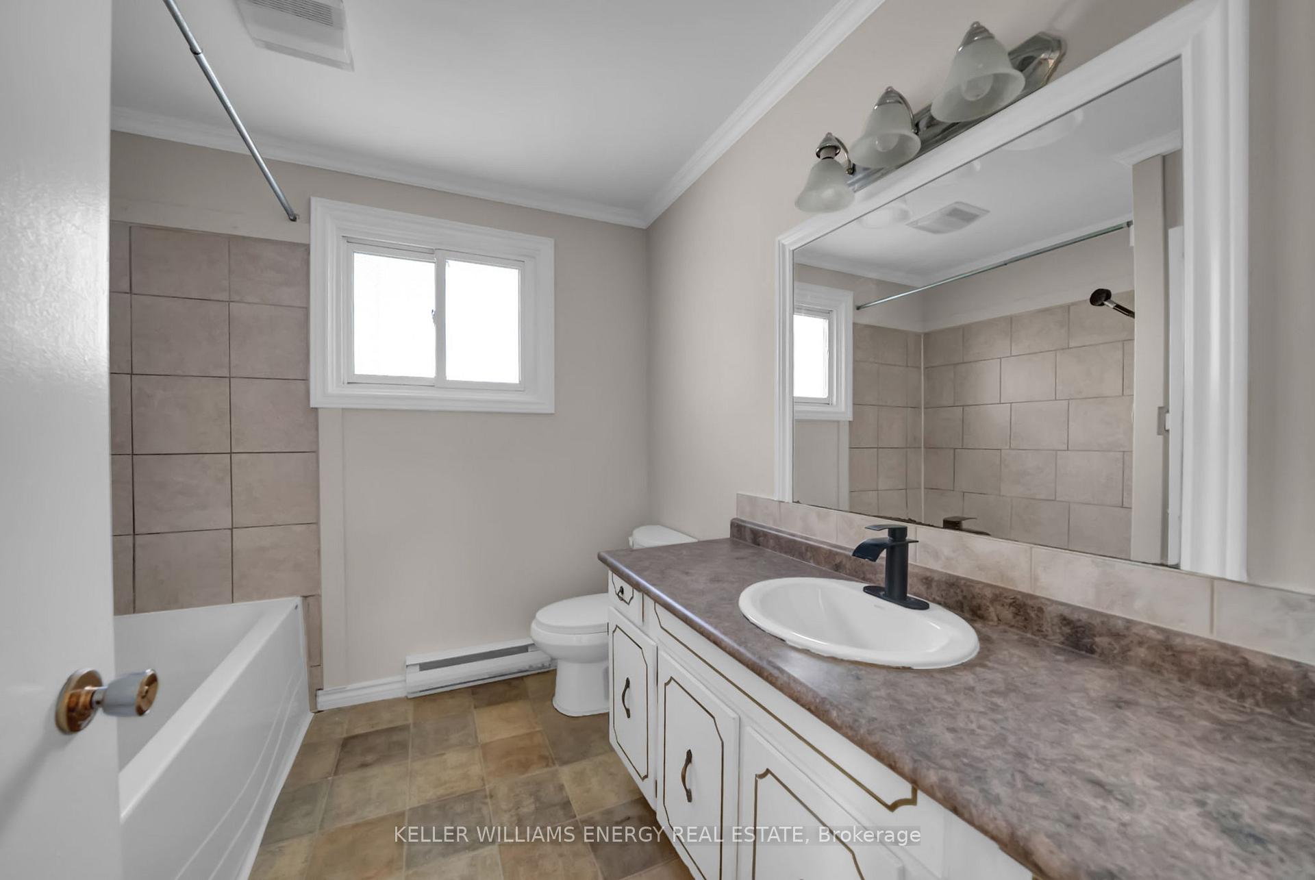 Photo 10 of 76 Montrave Avenue, Oshawa, Vanier — HOMEH