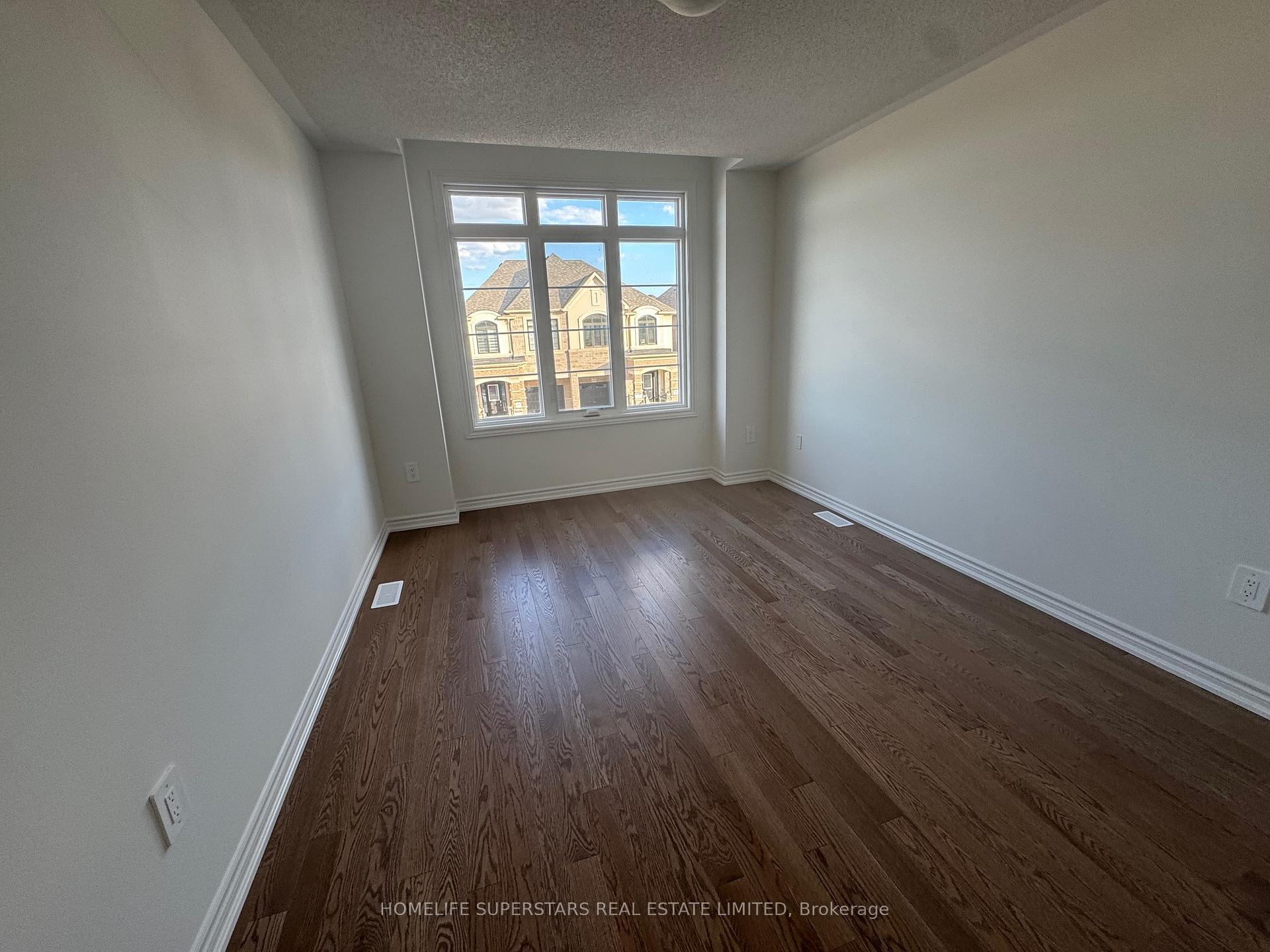 Photo 11 of 289 Bergamot Avenue, Milton, Walker — HOMEH