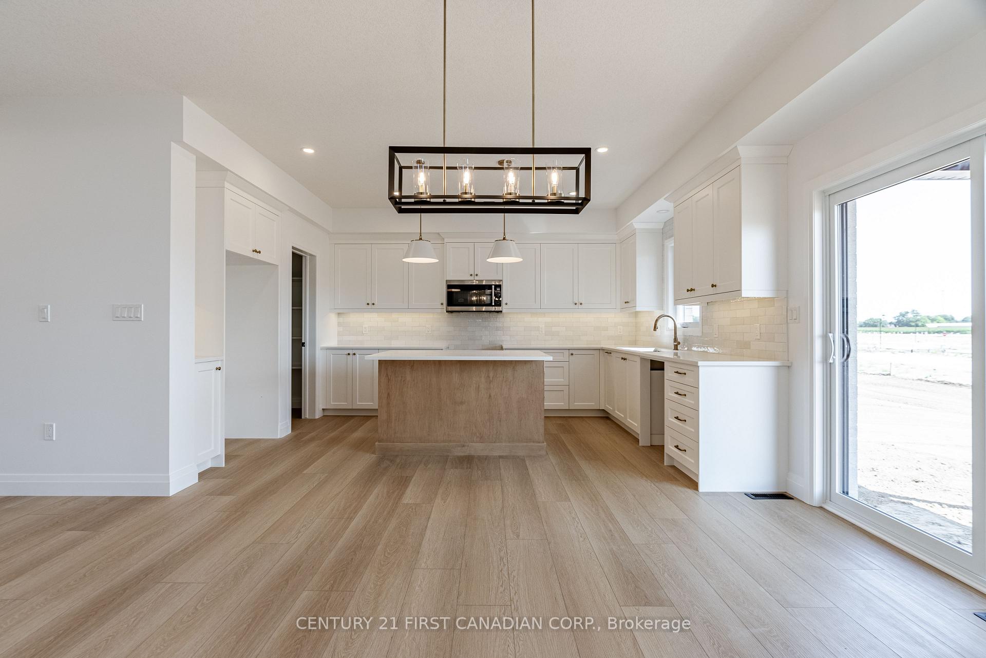 Photo 10 of 20 Postma Crescent, North Middlesex, Alisa Craig — HOMEH