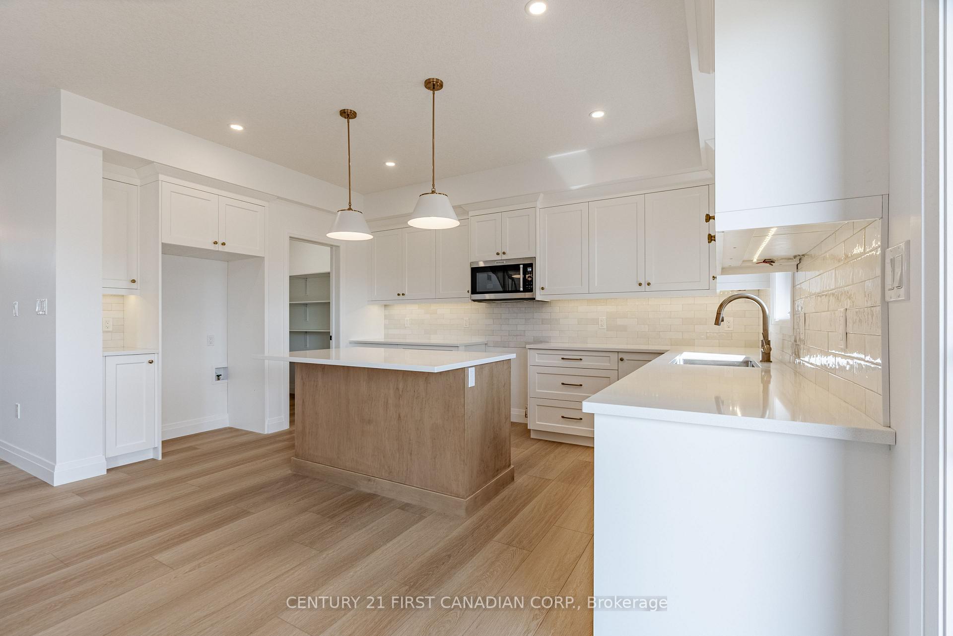 Photo 11 of 20 Postma Crescent, North Middlesex, Alisa Craig — HOMEH