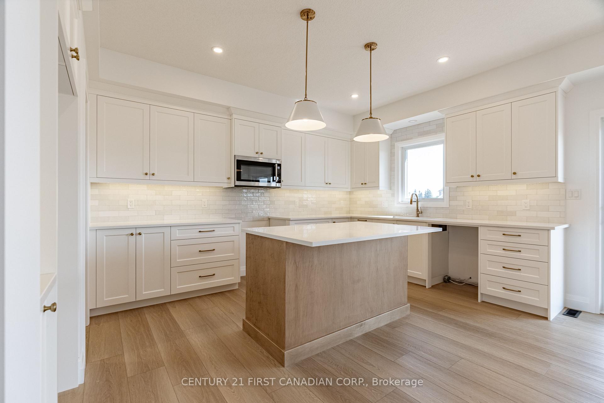 Photo 14 of 20 Postma Crescent, North Middlesex, Alisa Craig — HOMEH