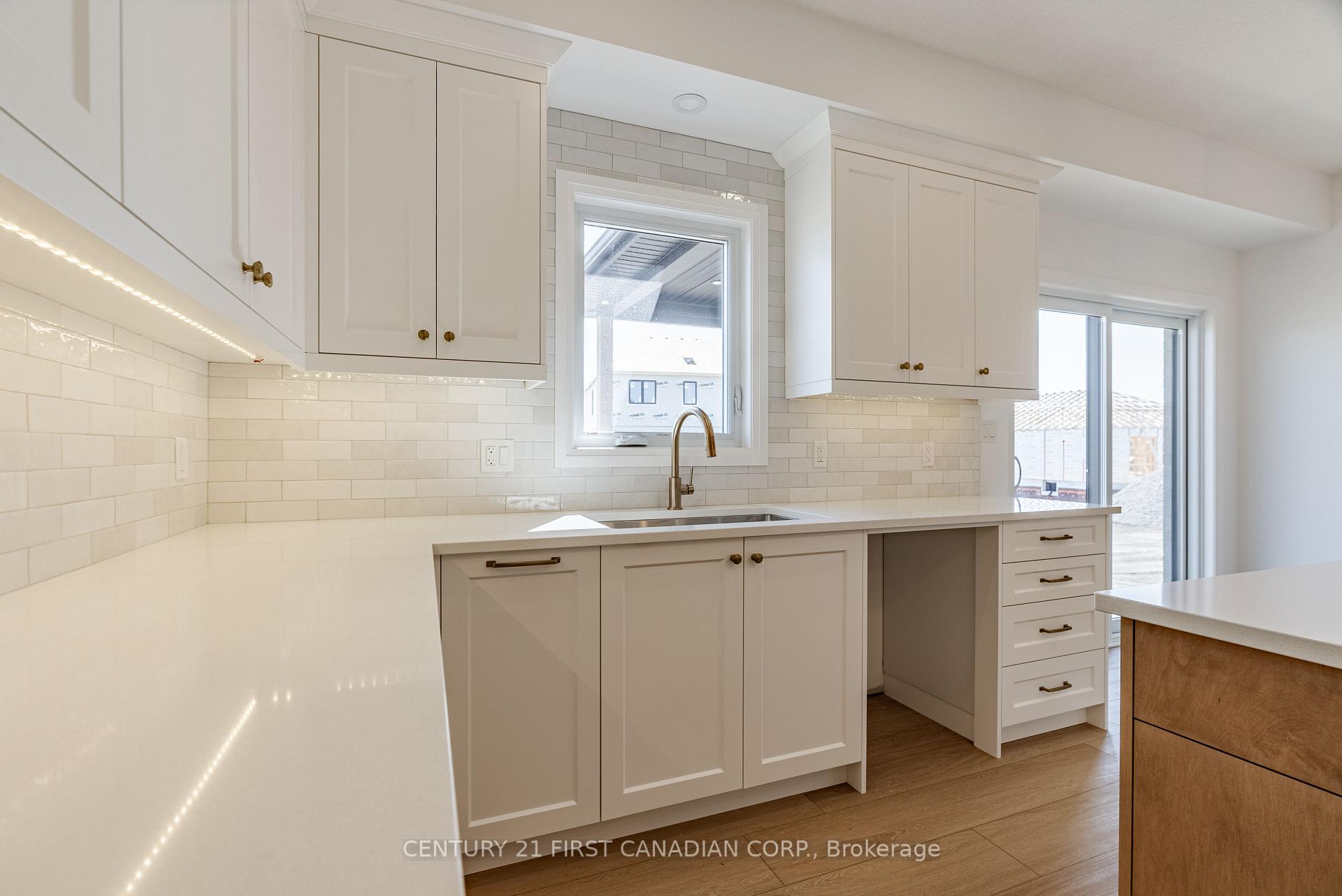 Photo 15 of 20 Postma Crescent, North Middlesex, Alisa Craig — HOMEH