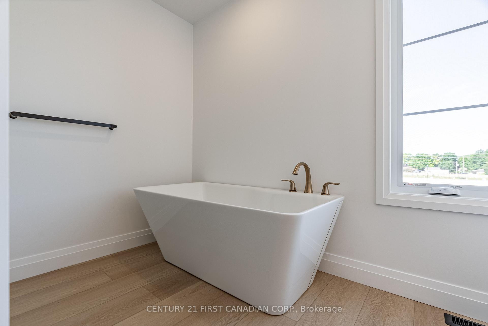 Photo 23 of 20 Postma Crescent, North Middlesex, Alisa Craig — HOMEH