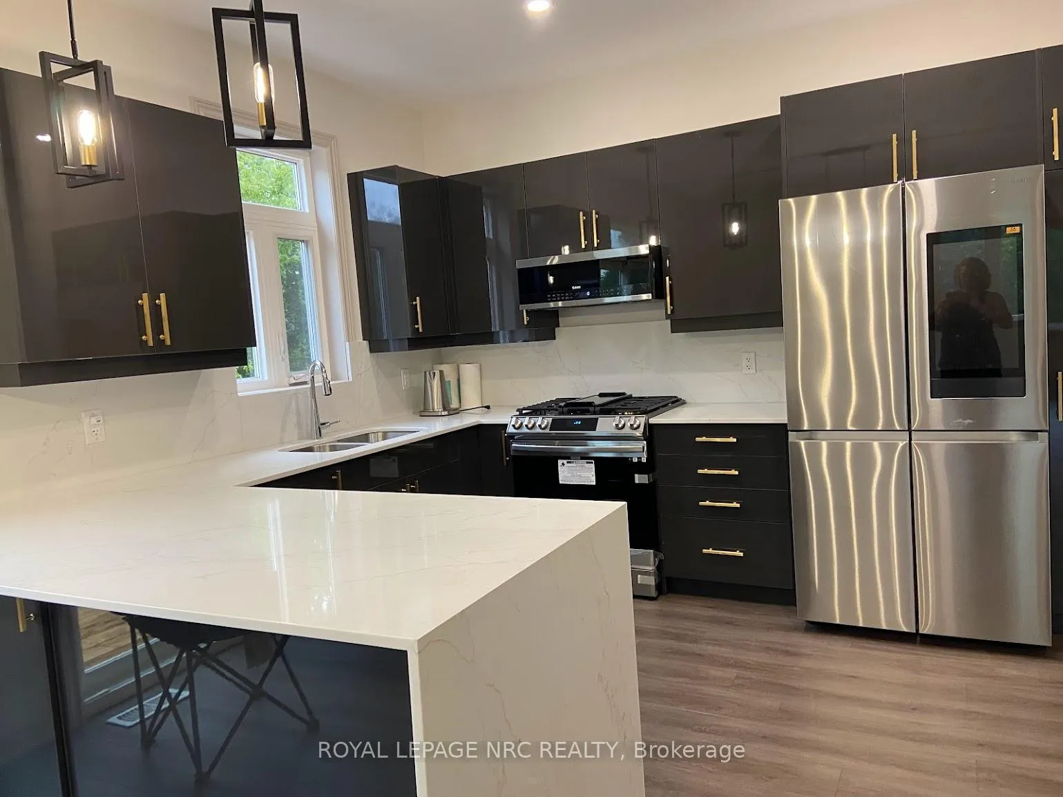 Photo 3 of 3355 Willguard Court, Niagara Falls, Chippawa — HOMEH