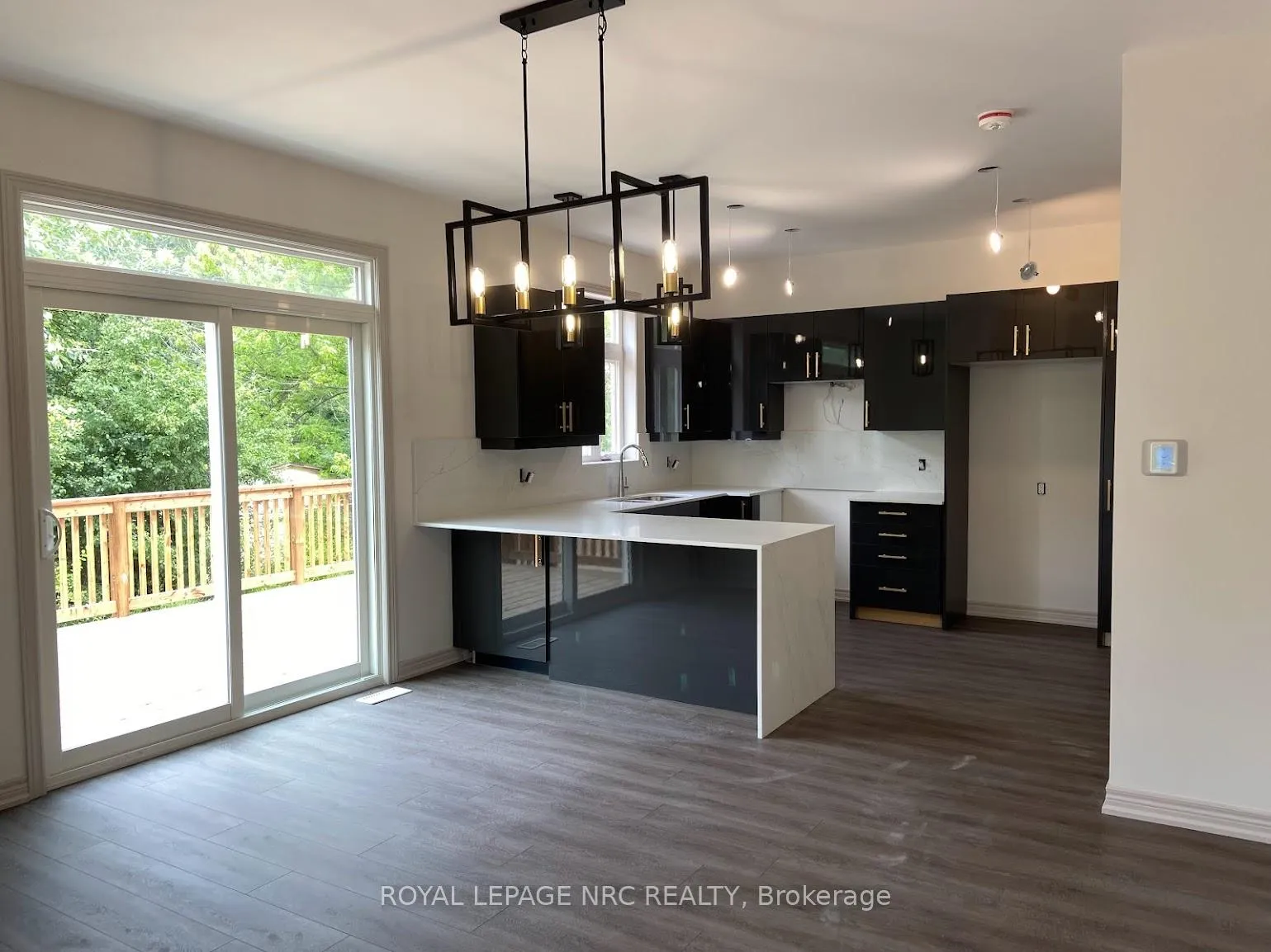 Photo 4 of 3355 Willguard Court, Niagara Falls, Chippawa — HOMEH
