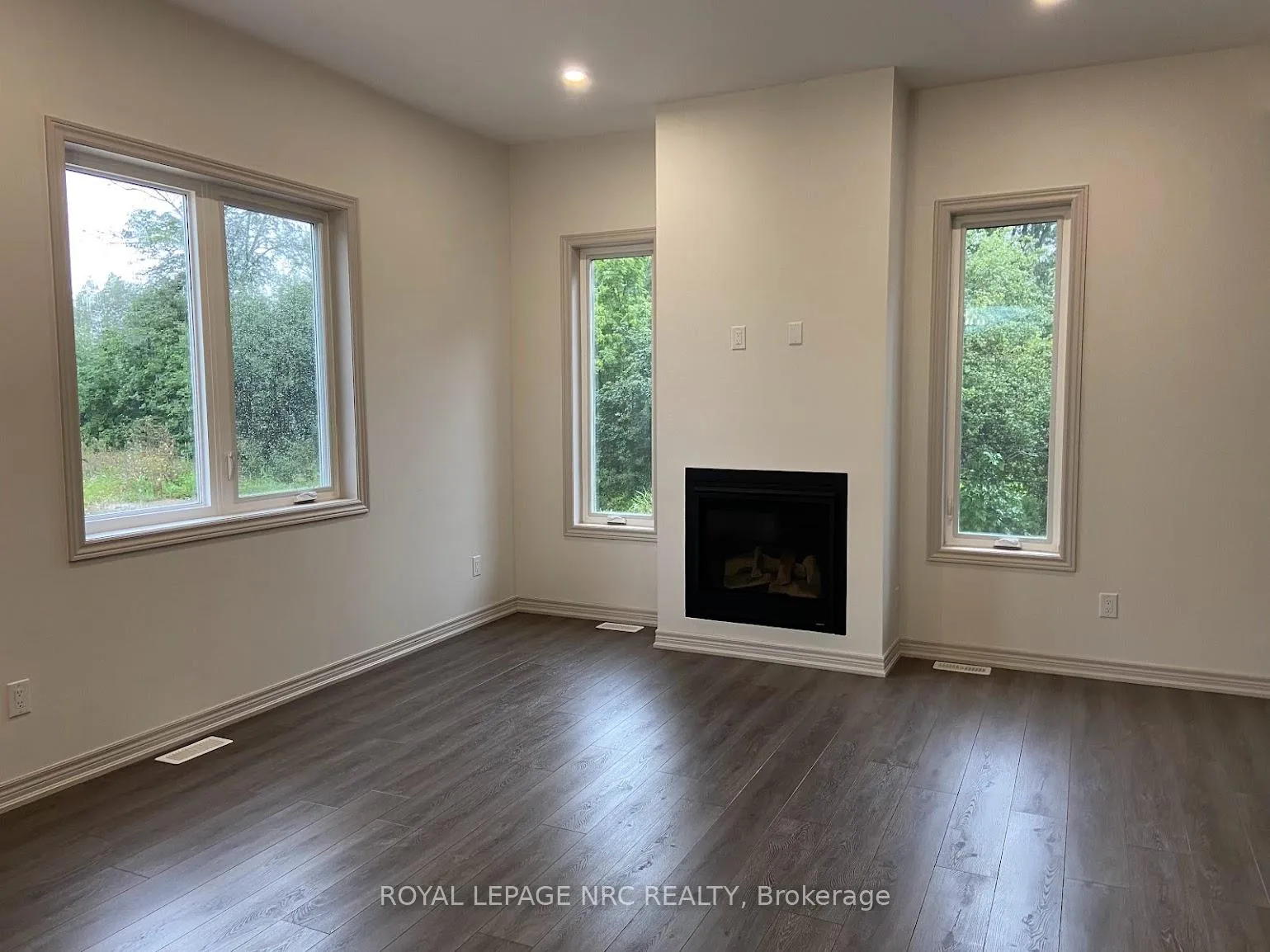 Photo 8 of 3355 Willguard Court, Niagara Falls, Chippawa — HOMEH