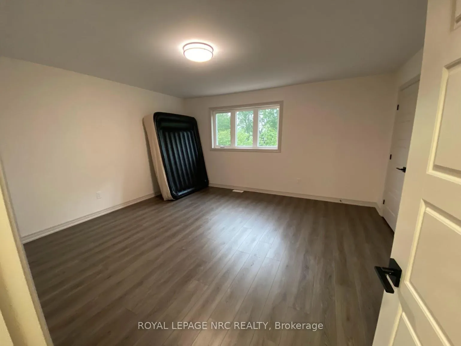 Photo 9 of 3355 Willguard Court, Niagara Falls, Chippawa — HOMEH