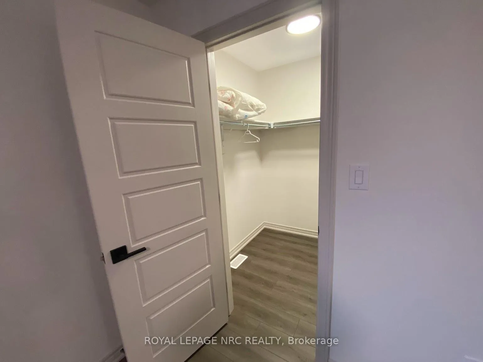 Photo 11 of 3355 Willguard Court, Niagara Falls, Chippawa — HOMEH