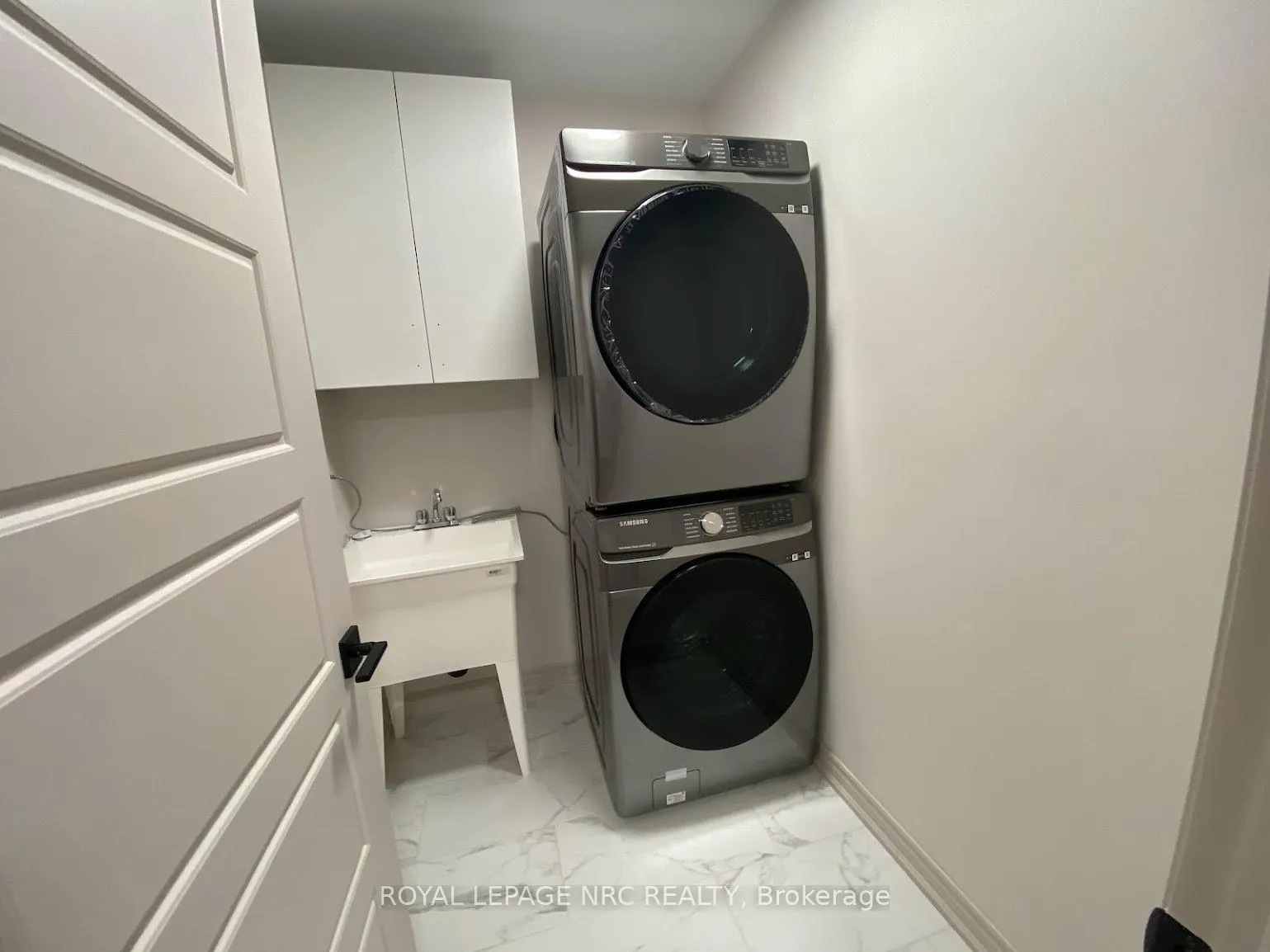 Photo 12 of 3355 Willguard Court, Niagara Falls, Chippawa — HOMEH