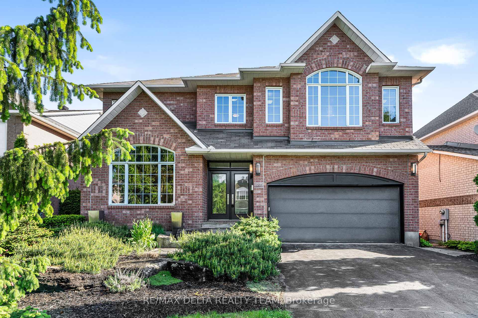 Photo 2 of 1703 Des Sapins Gardens, Ottawa, Chapel Hill — HOMEH
