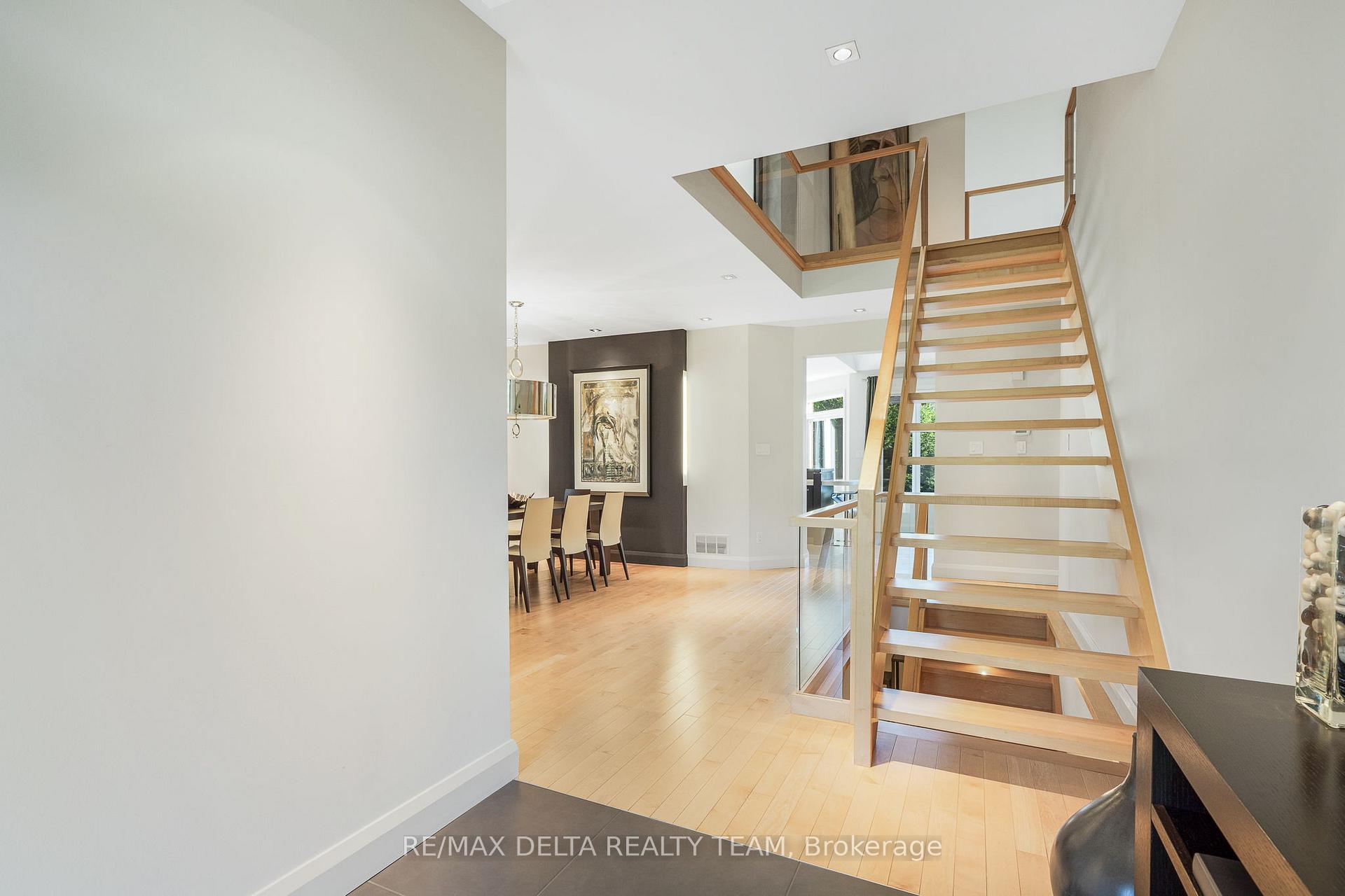 Photo 4 of 1703 Des Sapins Gardens, Ottawa, Chapel Hill — HOMEH
