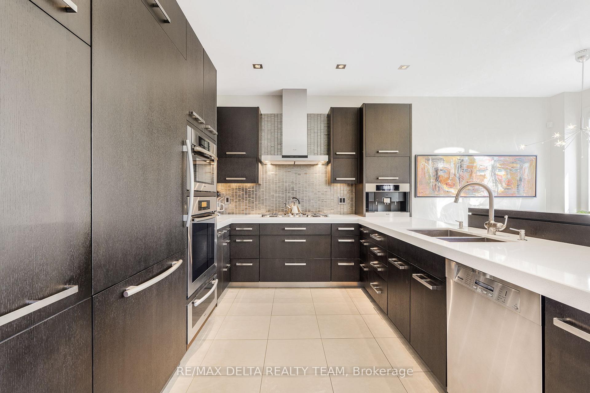 Photo 9 of 1703 Des Sapins Gardens, Ottawa, Chapel Hill — HOMEH