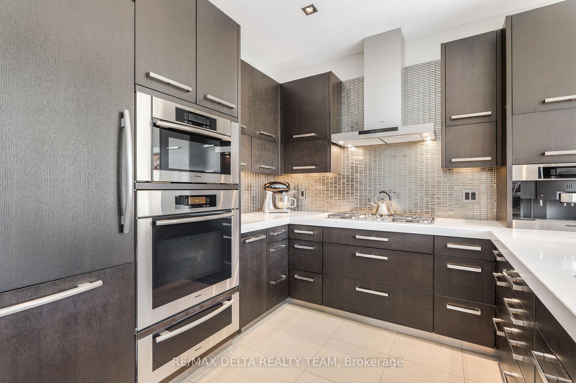 Photo 10 of 1703 Des Sapins Gardens, Ottawa, Chapel Hill — HOMEH