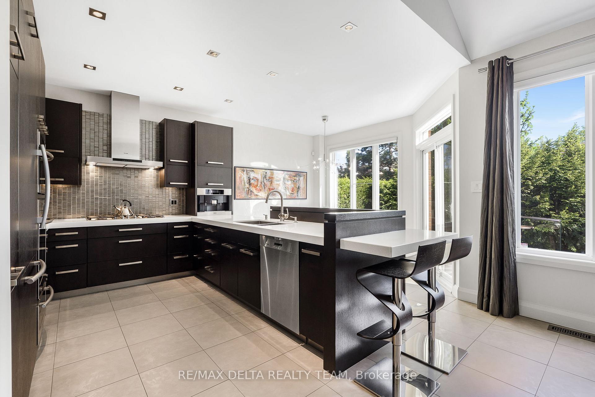 Photo 12 of 1703 Des Sapins Gardens, Ottawa, Chapel Hill — HOMEH