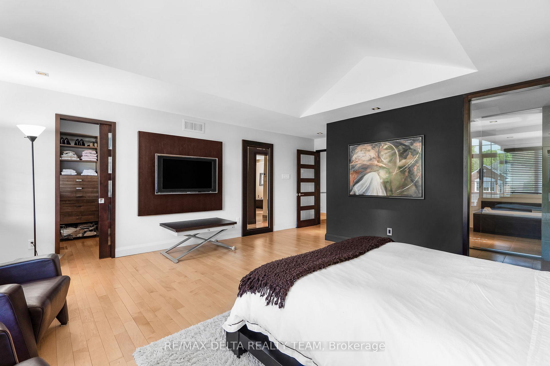 Photo 18 of 1703 Des Sapins Gardens, Ottawa, Chapel Hill — HOMEH