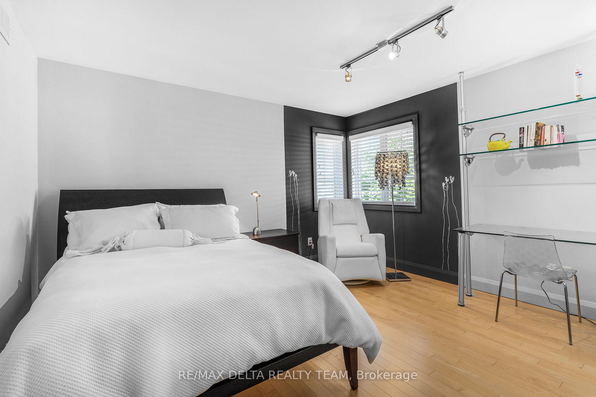 Photo 23 of 1703 Des Sapins Gardens, Ottawa, Chapel Hill — HOMEH