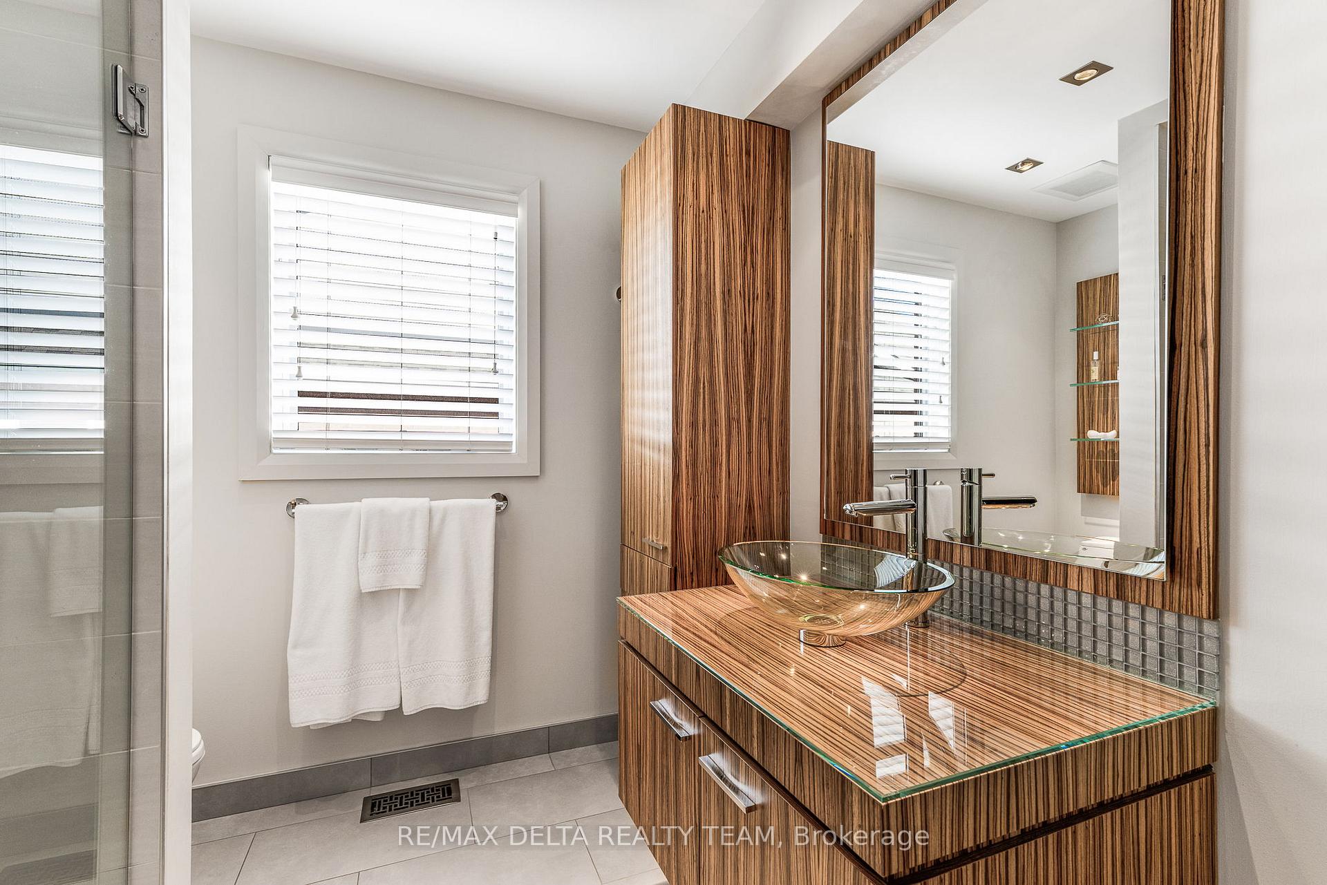 Photo 24 of 1703 Des Sapins Gardens, Ottawa, Chapel Hill — HOMEH