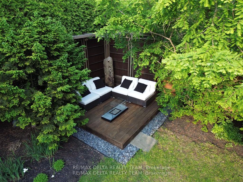 Photo 36 of 1703 Des Sapins Gardens, Ottawa, Chapel Hill — HOMEH