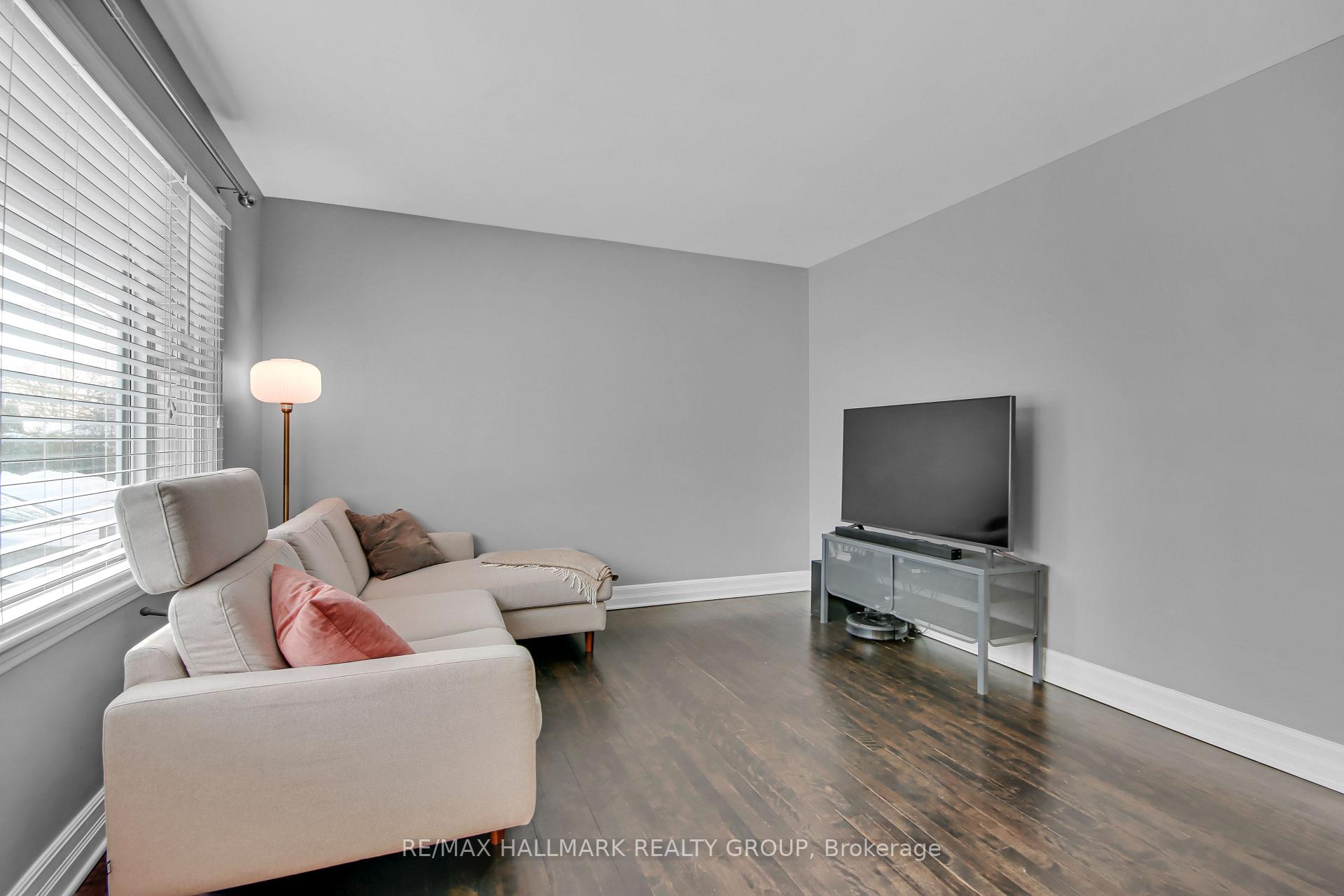 Photo 3 of 365 Fullerton Avenue, Ottawa, Overbrook/Castle Heights — HOMEH