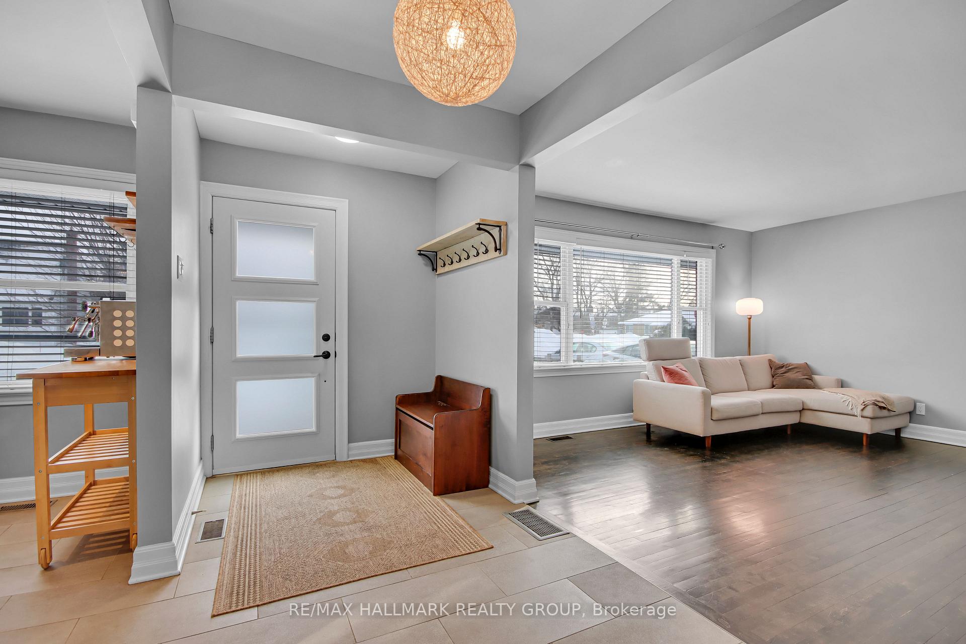 Photo 4 of 365 Fullerton Avenue, Ottawa, Overbrook/Castle Heights — HOMEH