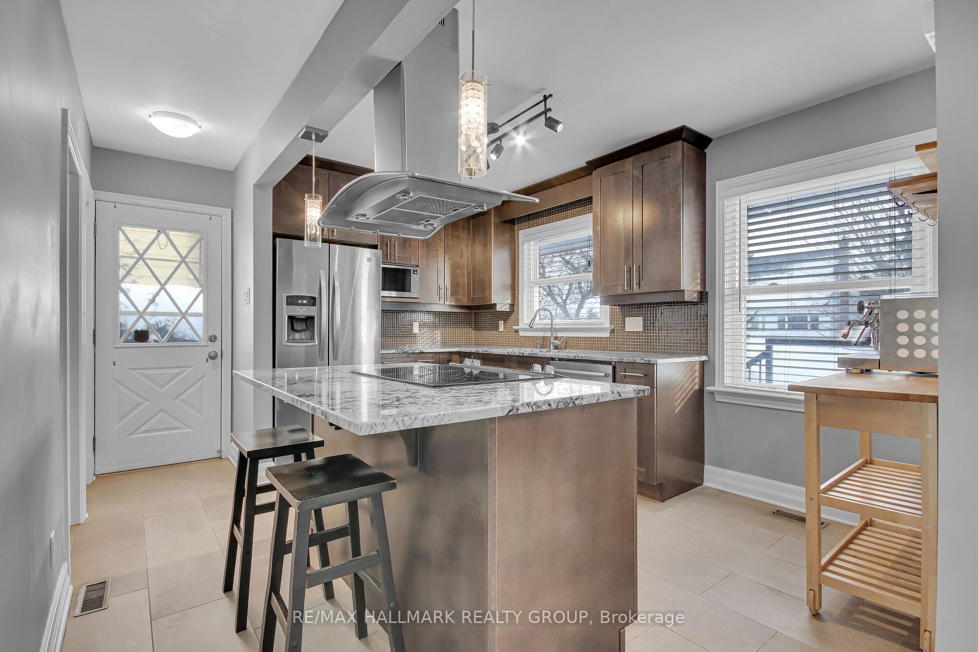 Photo 8 of 365 Fullerton Avenue, Ottawa, Overbrook/Castle Heights — HOMEH
