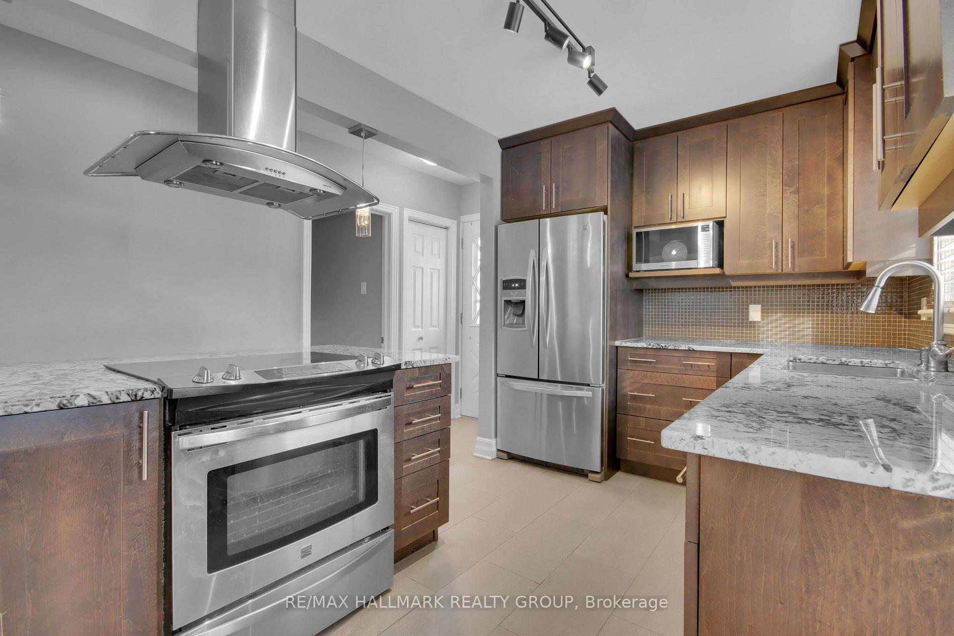 Photo 9 of 365 Fullerton Avenue, Ottawa, Overbrook/Castle Heights — HOMEH