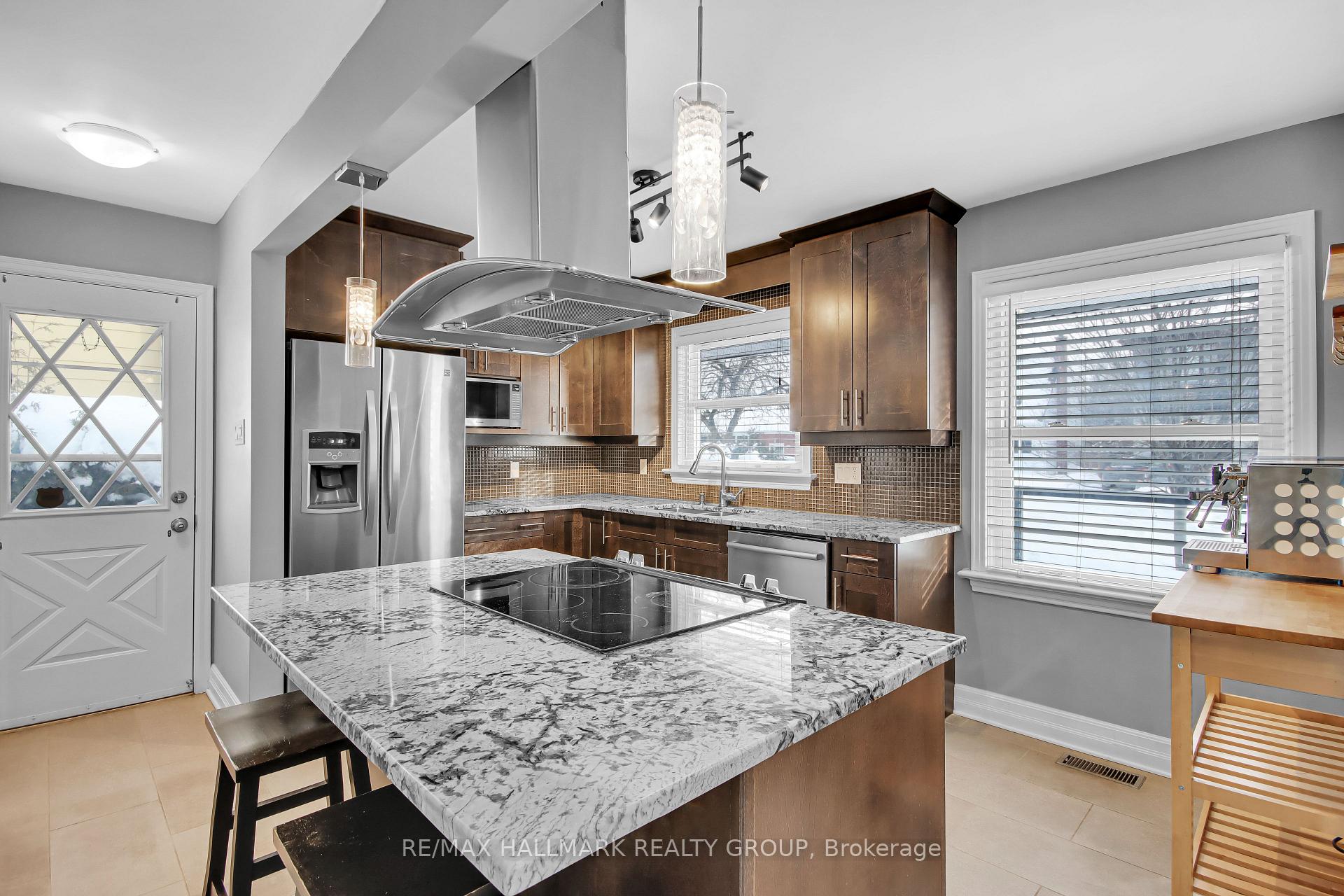 Photo 11 of 365 Fullerton Avenue, Ottawa, Overbrook/Castle Heights — HOMEH
