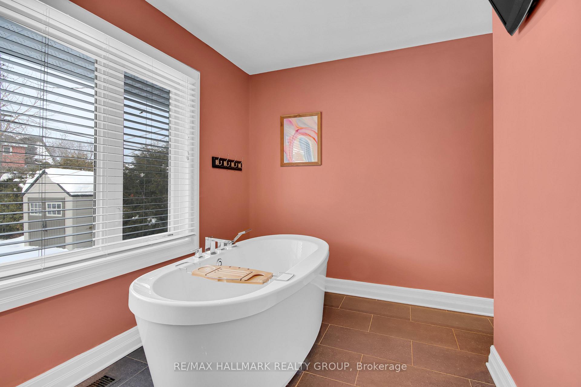 Photo 16 of 365 Fullerton Avenue, Ottawa, Overbrook/Castle Heights — HOMEH