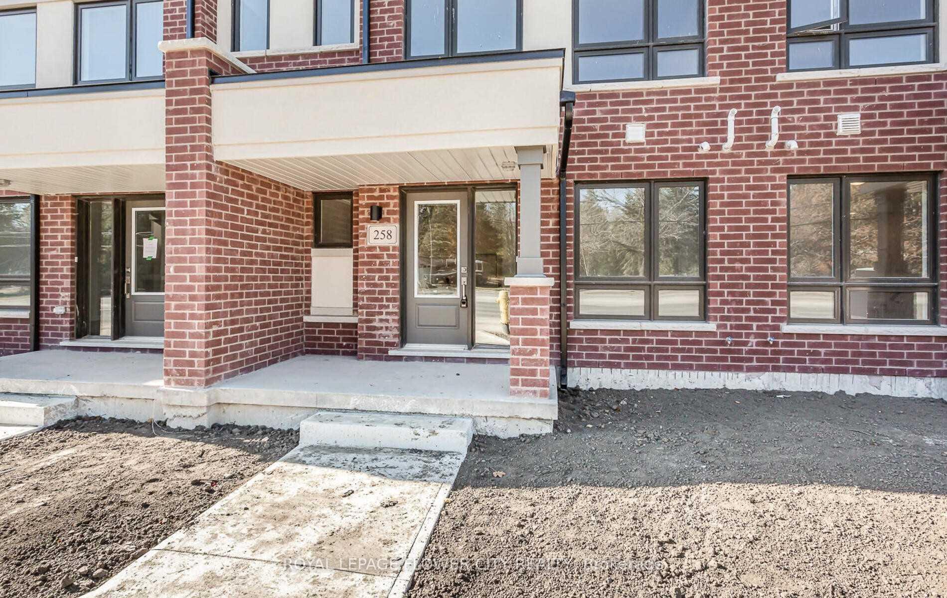 Photo 3 of 258 Townline Road N, Oshawa, Eastdale — HOMEH