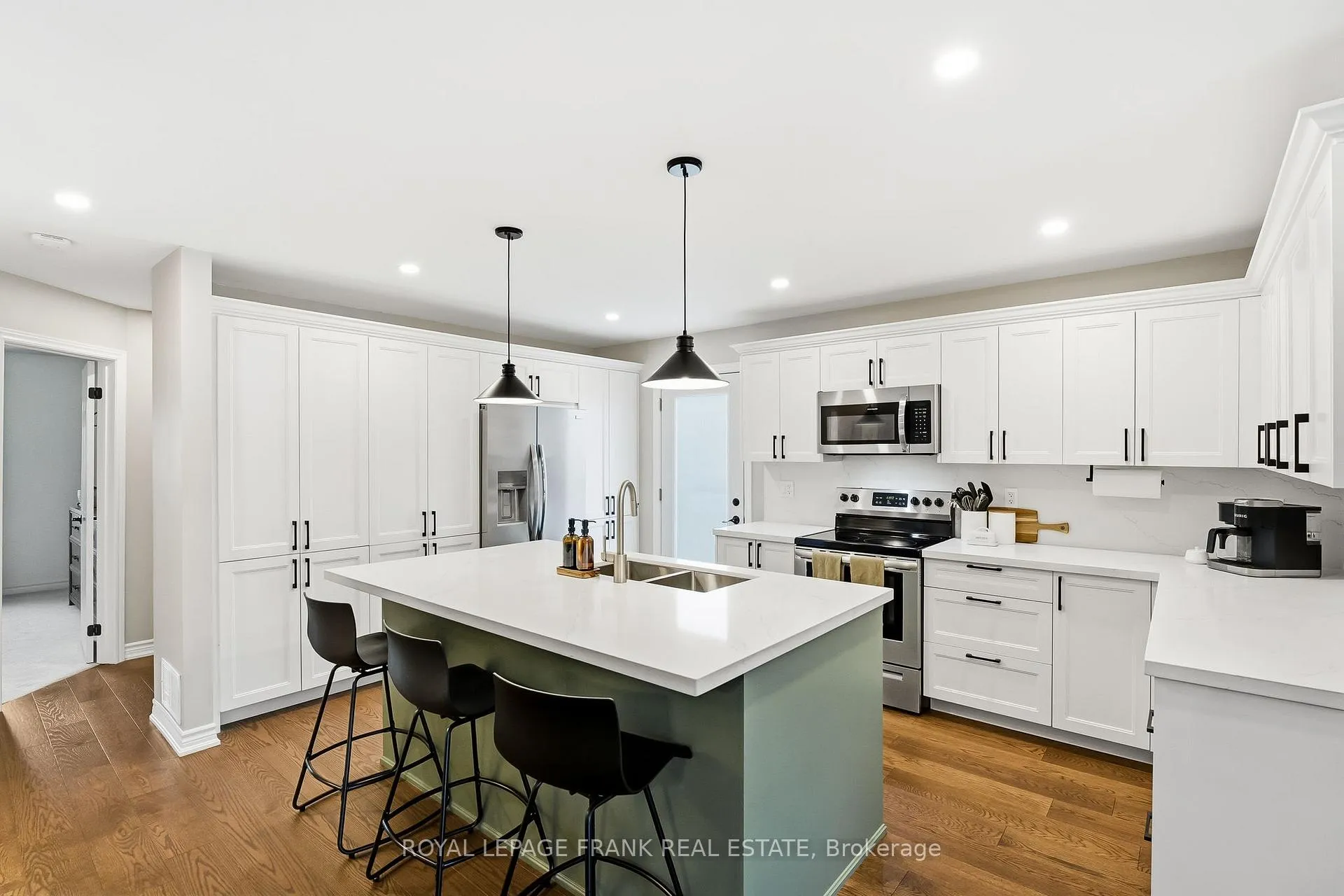 Photo 13 of 815 Attersley Drive, Oshawa, Pinecrest — HOMEH