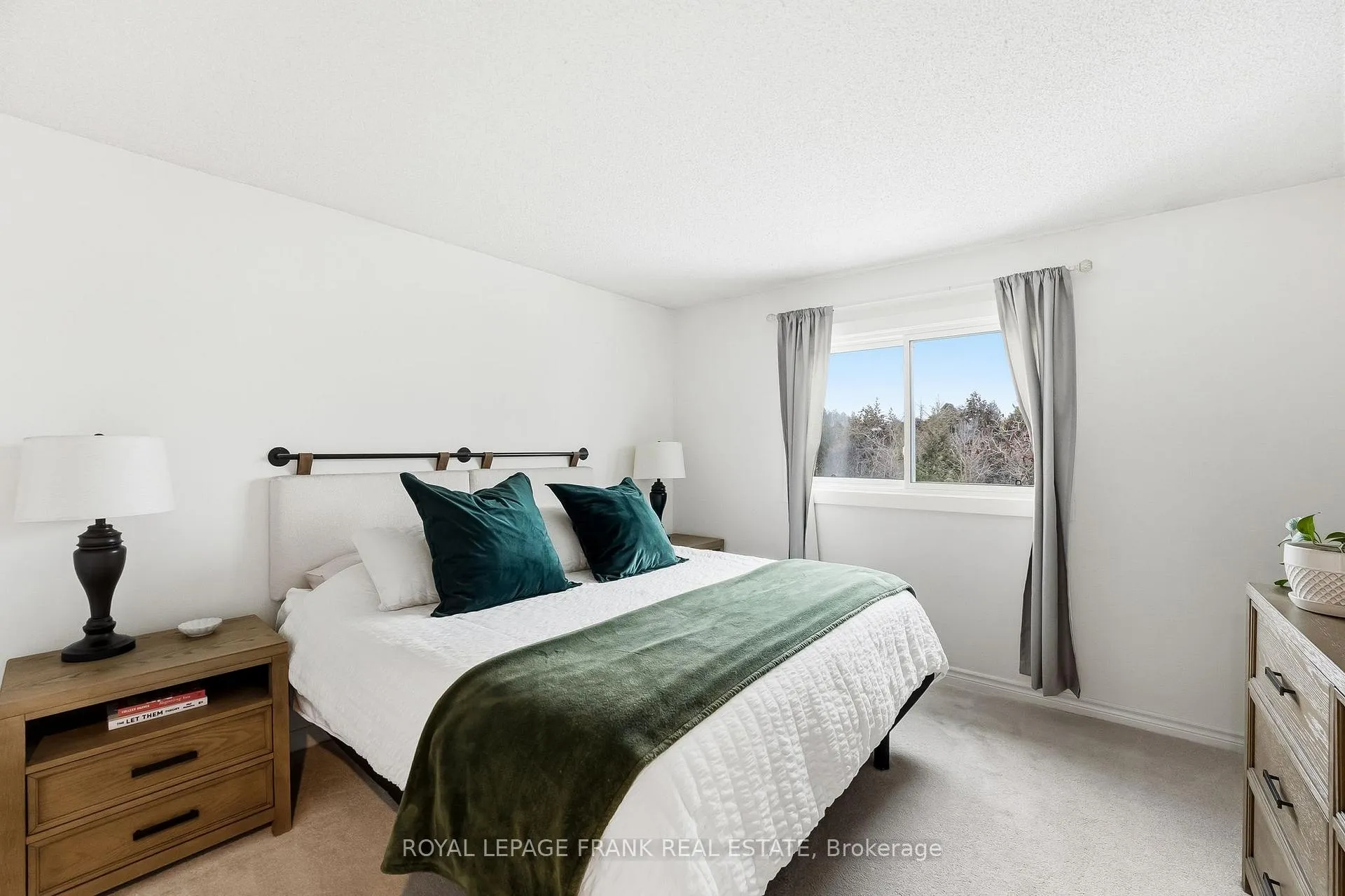 Photo 18 of 815 Attersley Drive, Oshawa, Pinecrest — HOMEH