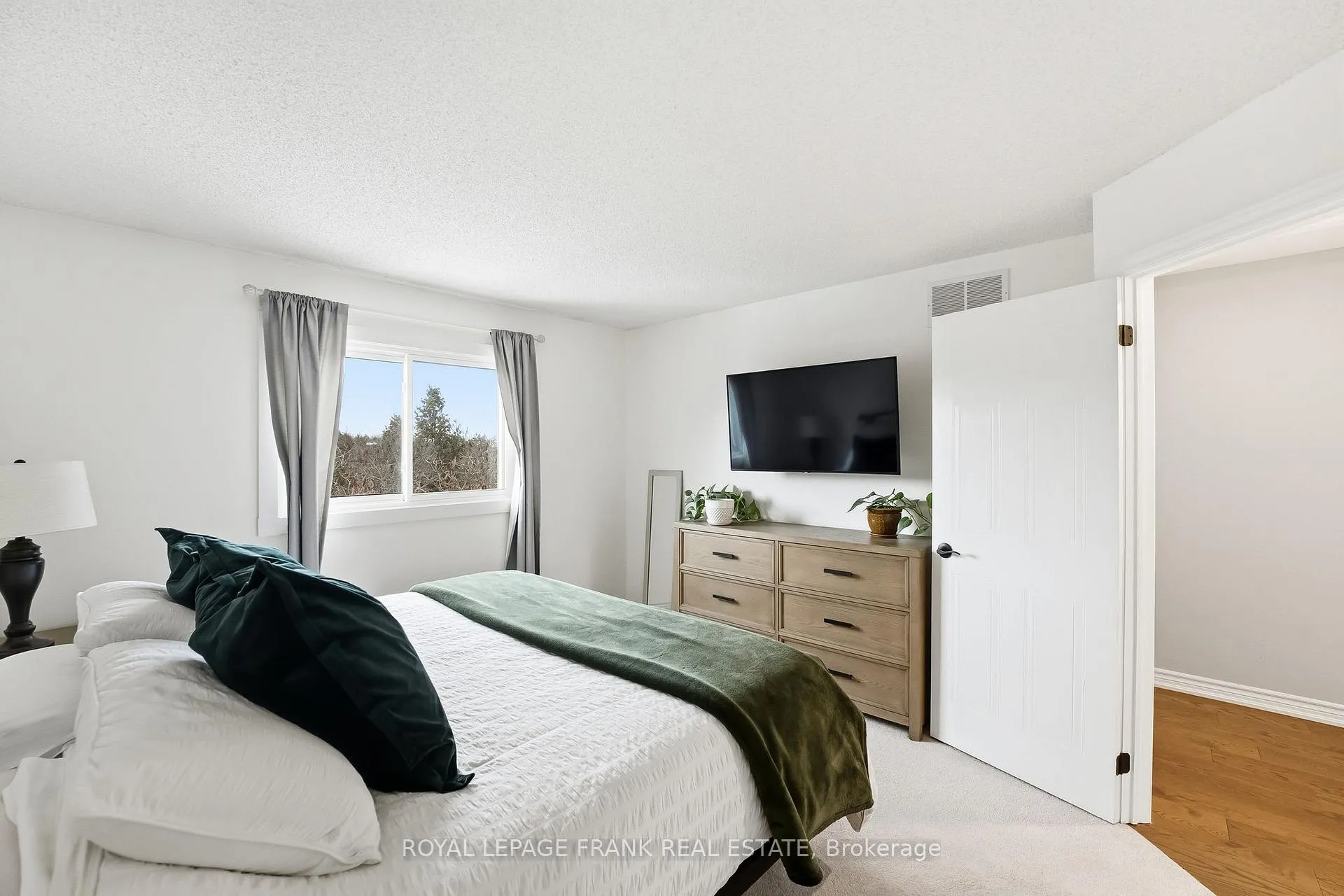 Photo 20 of 815 Attersley Drive, Oshawa, Pinecrest — HOMEH