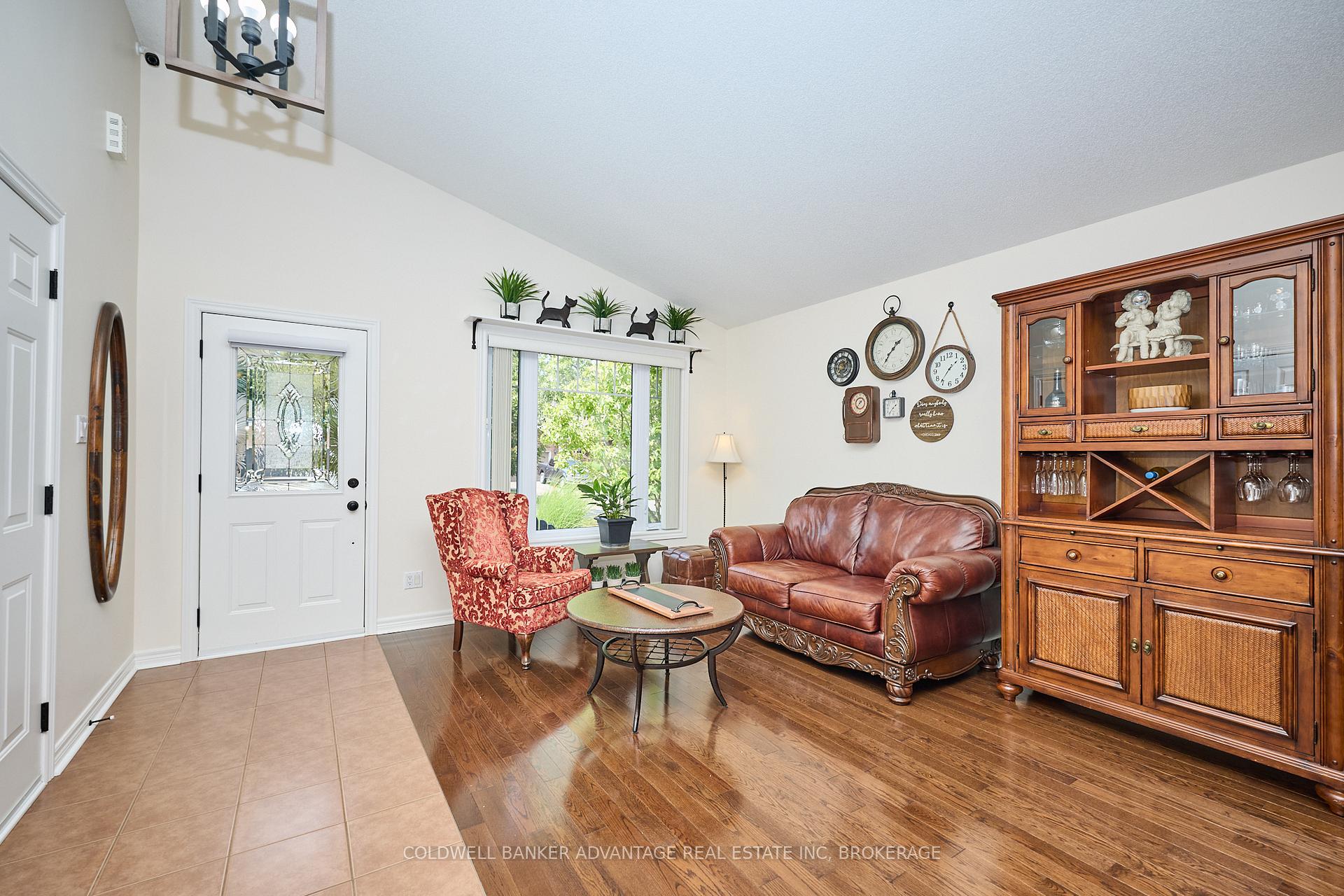 Photo 13 of 33 Tanner Drive, Pelham, Fonthill — HOMEH