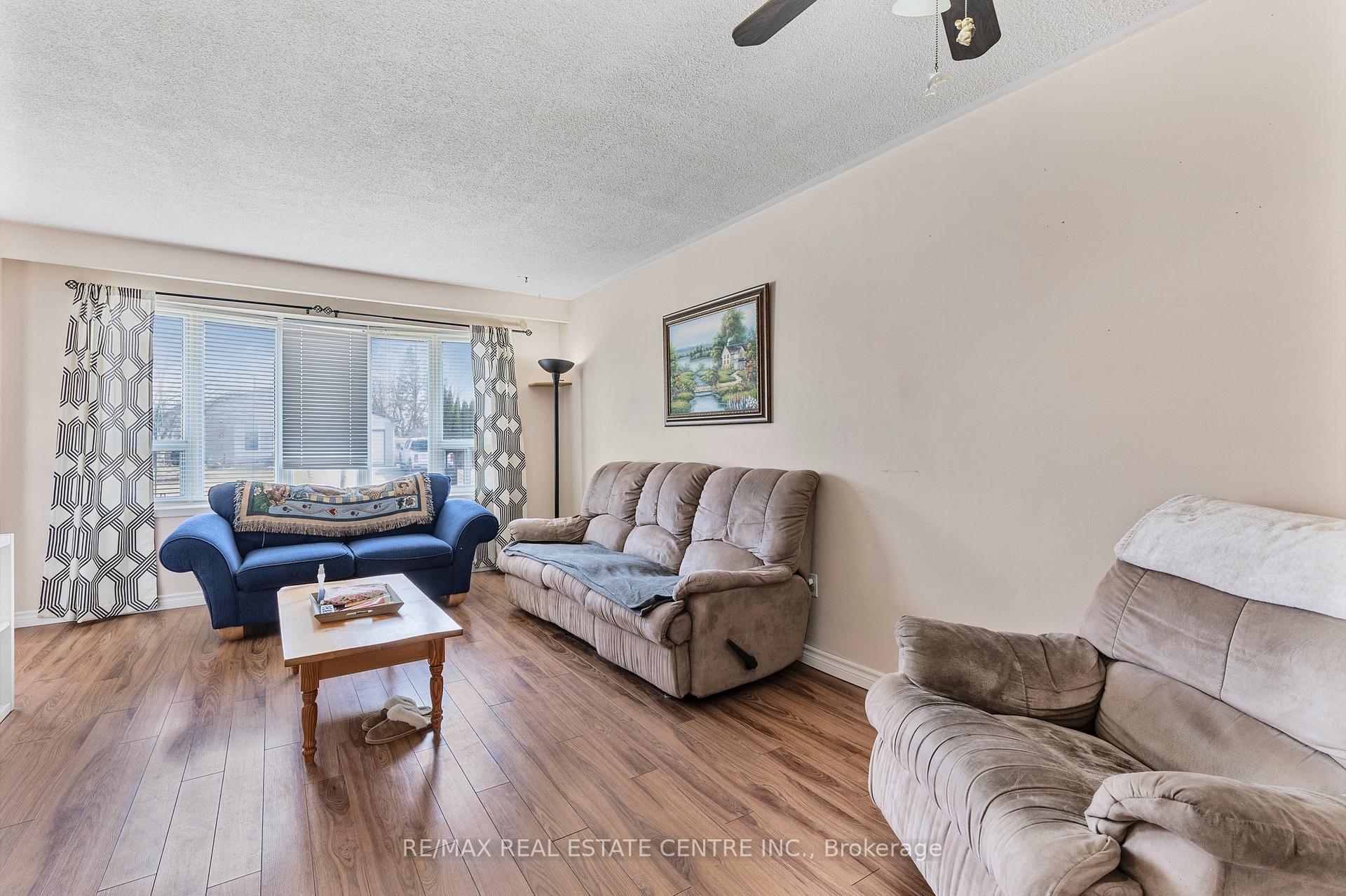 Photo 10 of 45 Madison Avenue, Orangeville — HOMEH